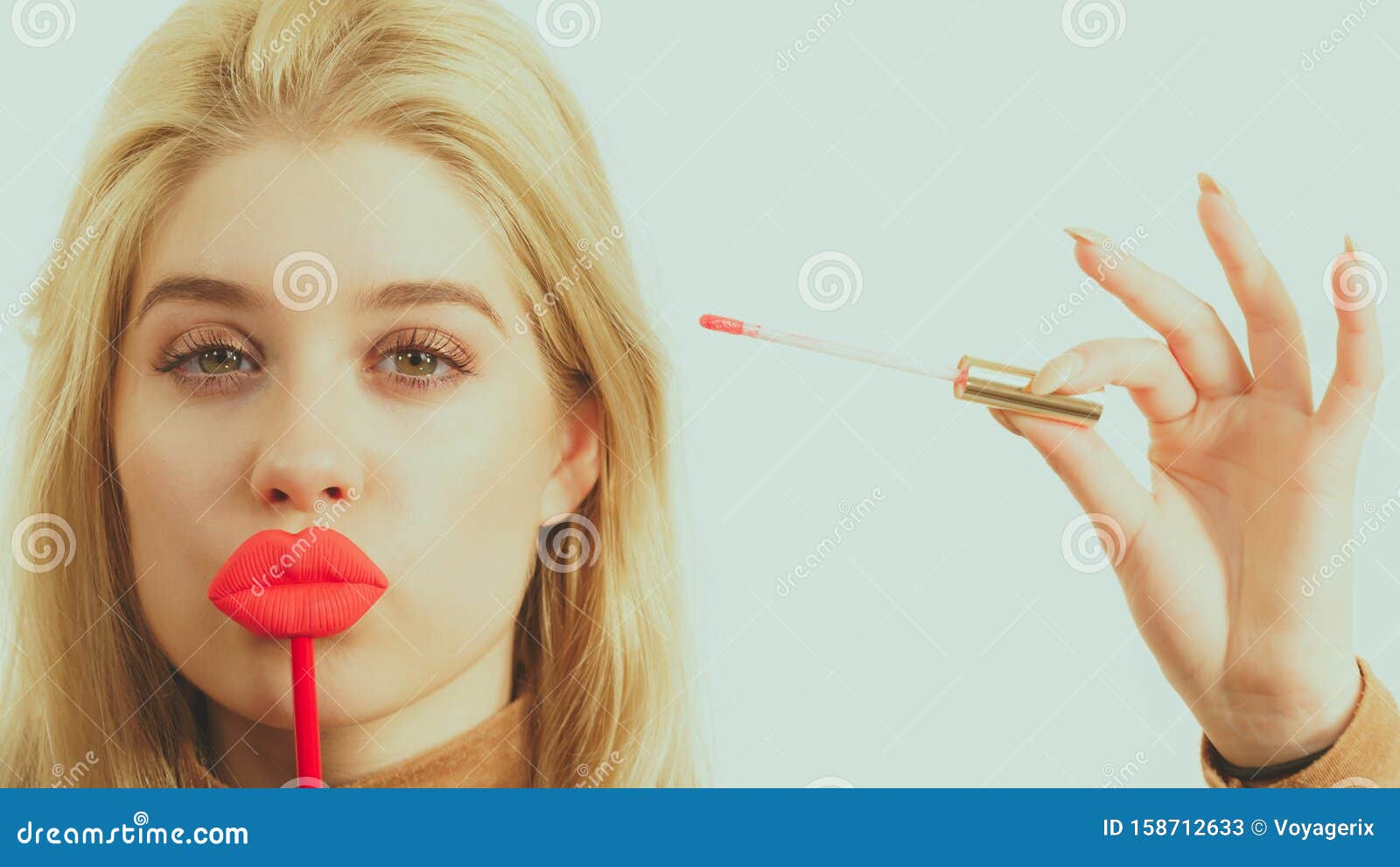 Woman Applying Lipstick Or Lip Gloss Stock Image Image Of Beautiful Gloss 158712633