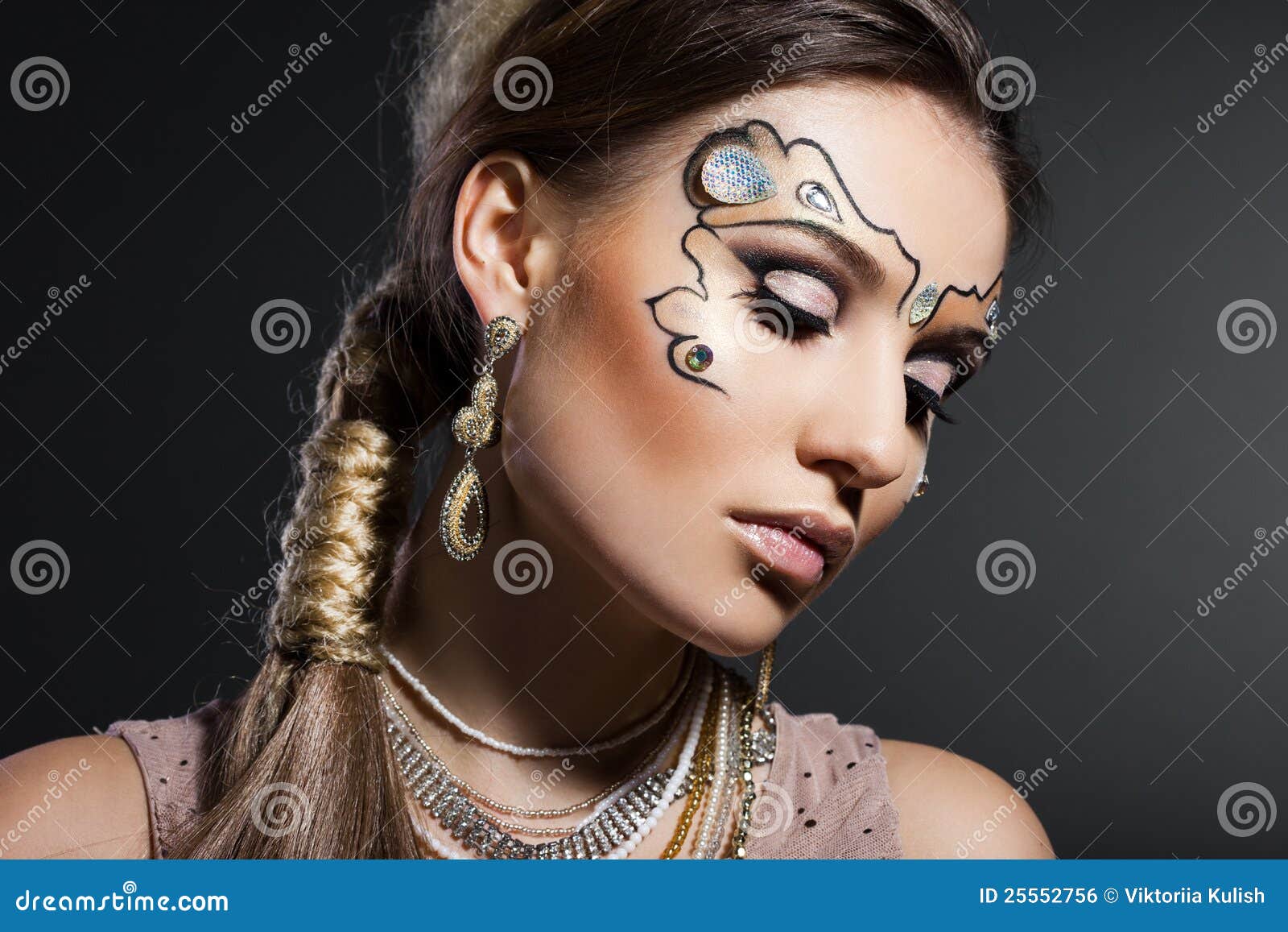woman with art visage