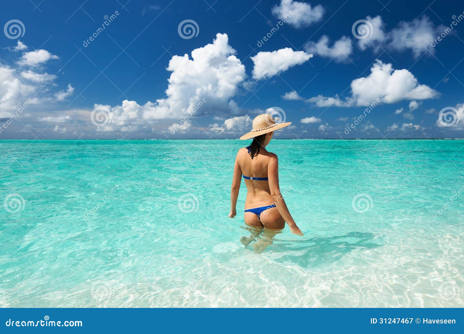 574 Woman Thong Bikini Beach Stock Photos photo photo photo