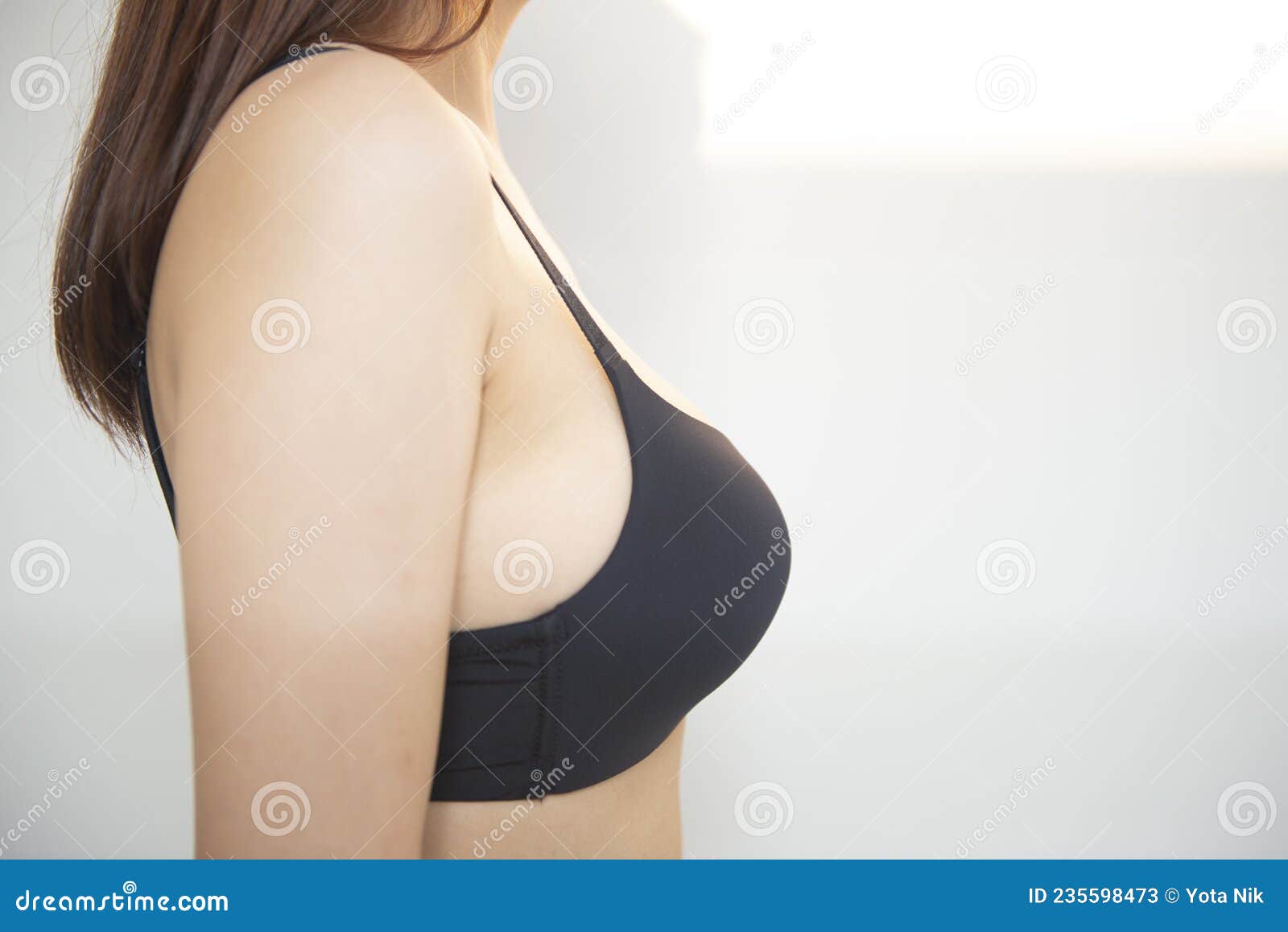 Woman Wearing Wrong Size Bra Stock Photo - Image of scoop, size: 289497774