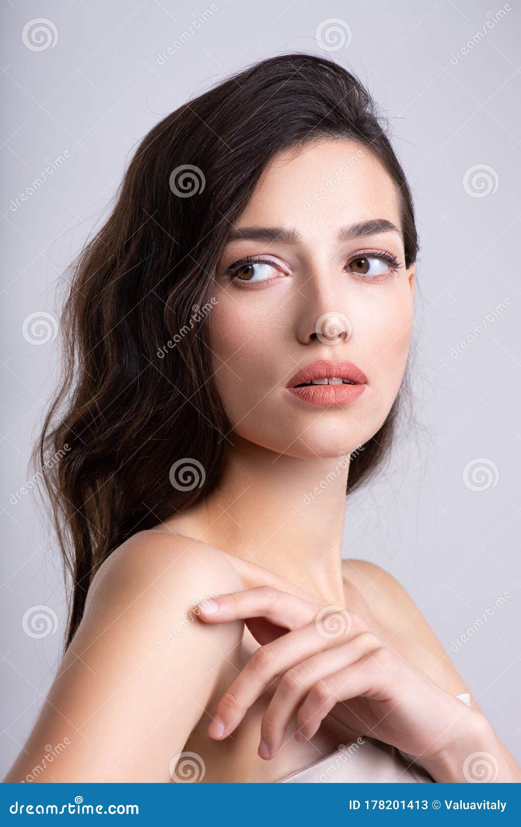 Woman with Beauty Brown Hair. Portrait of Brunette Woman with Beautiful ...