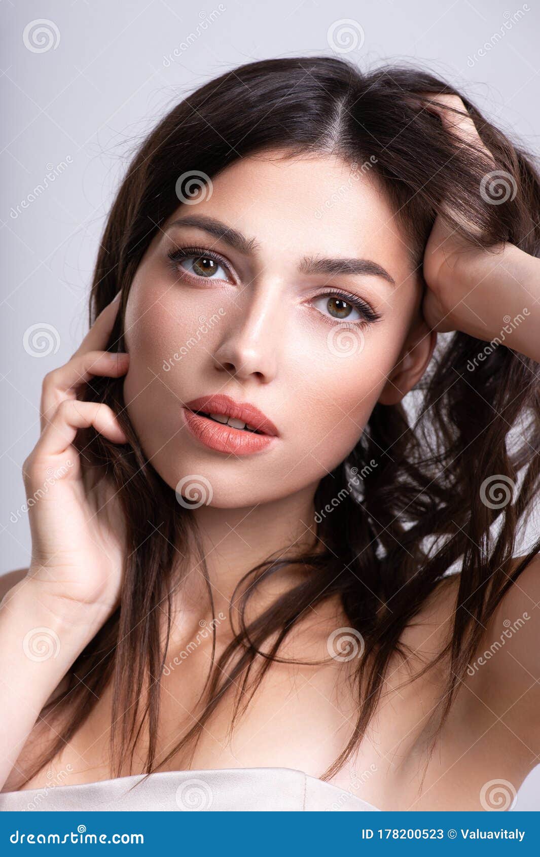 Woman with Beauty Brown Hair. Portrait of Brunette Woman with Beautiful ...