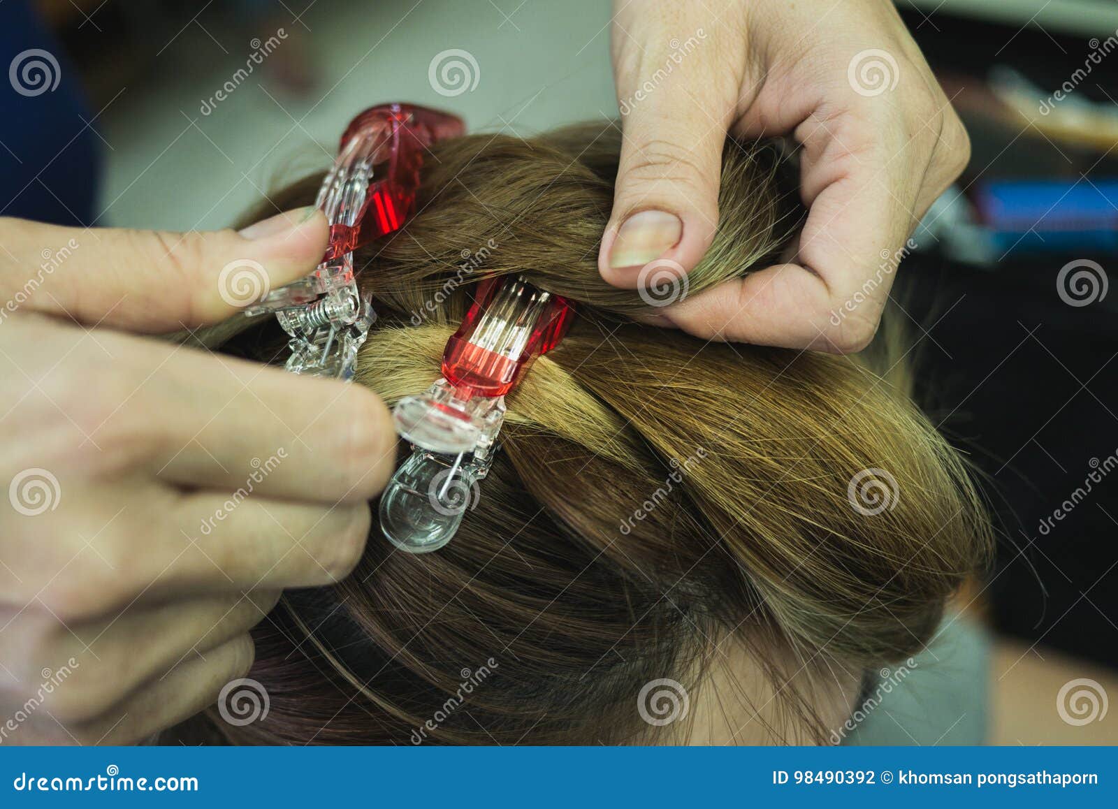 woman into a beauty salon