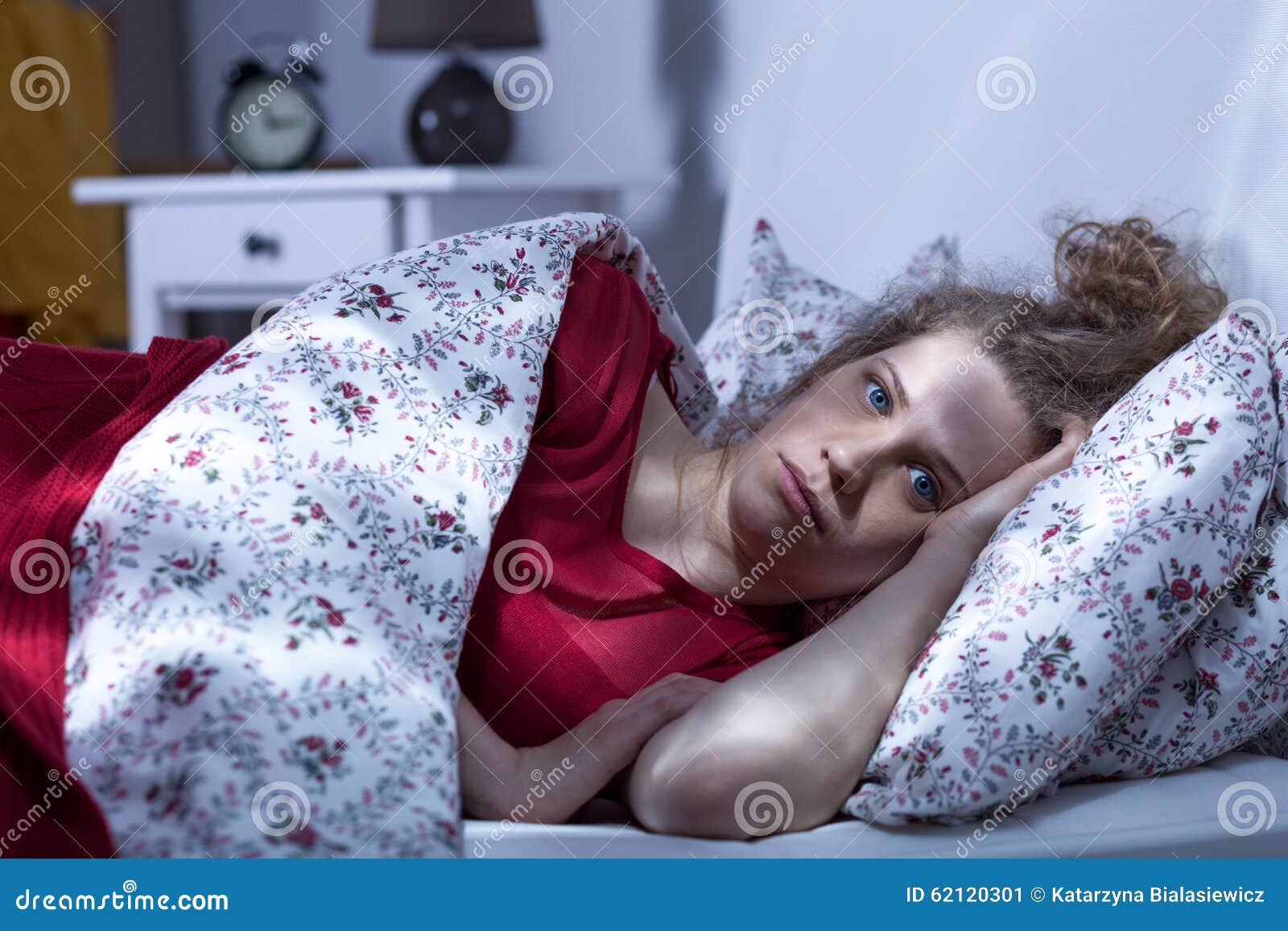 woman can't sleep at night