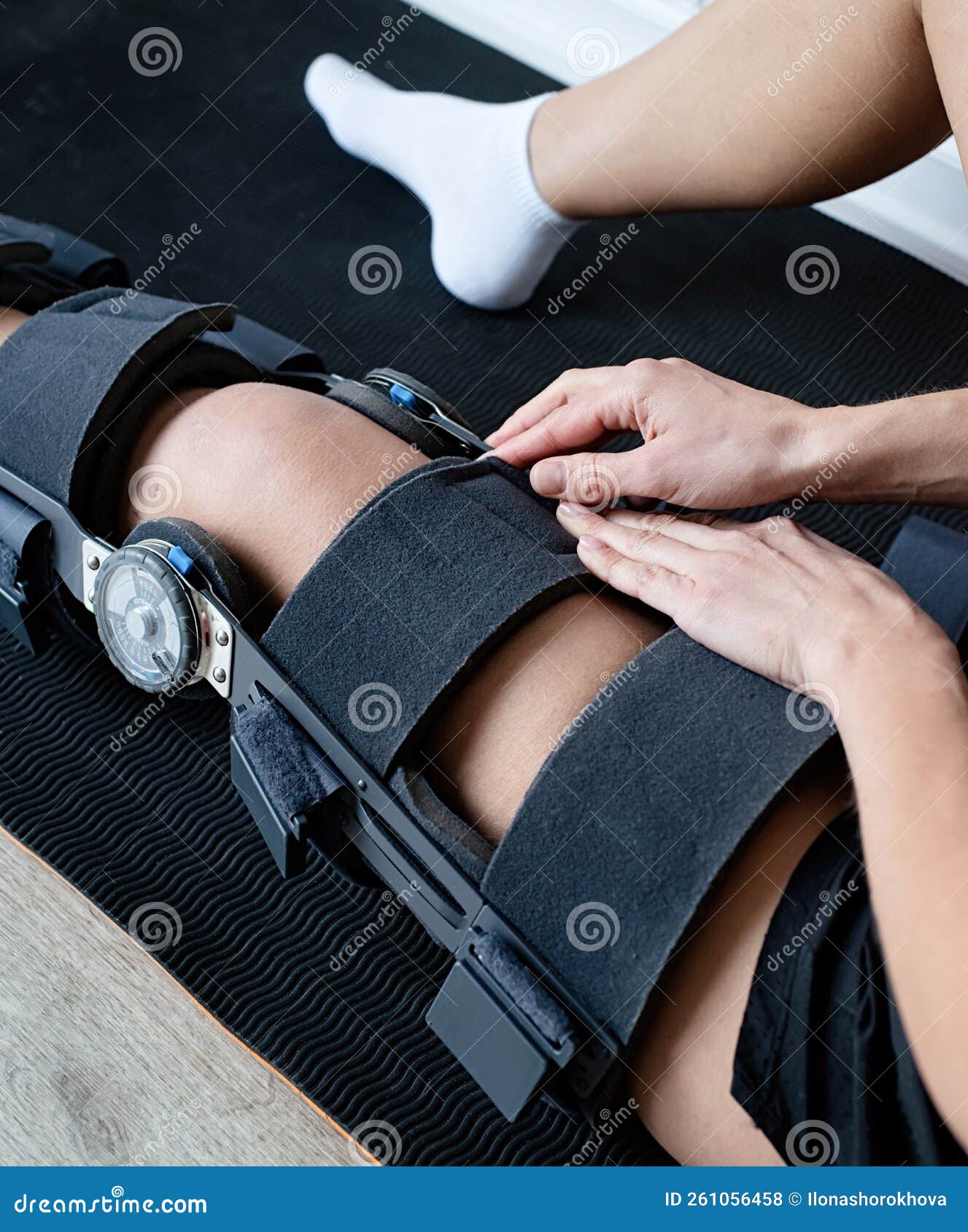 Female Buckling Knee Orthosis or Knee Support Brace after Surgery on Leg  Stock Photo - Image of human, pain: 261056458