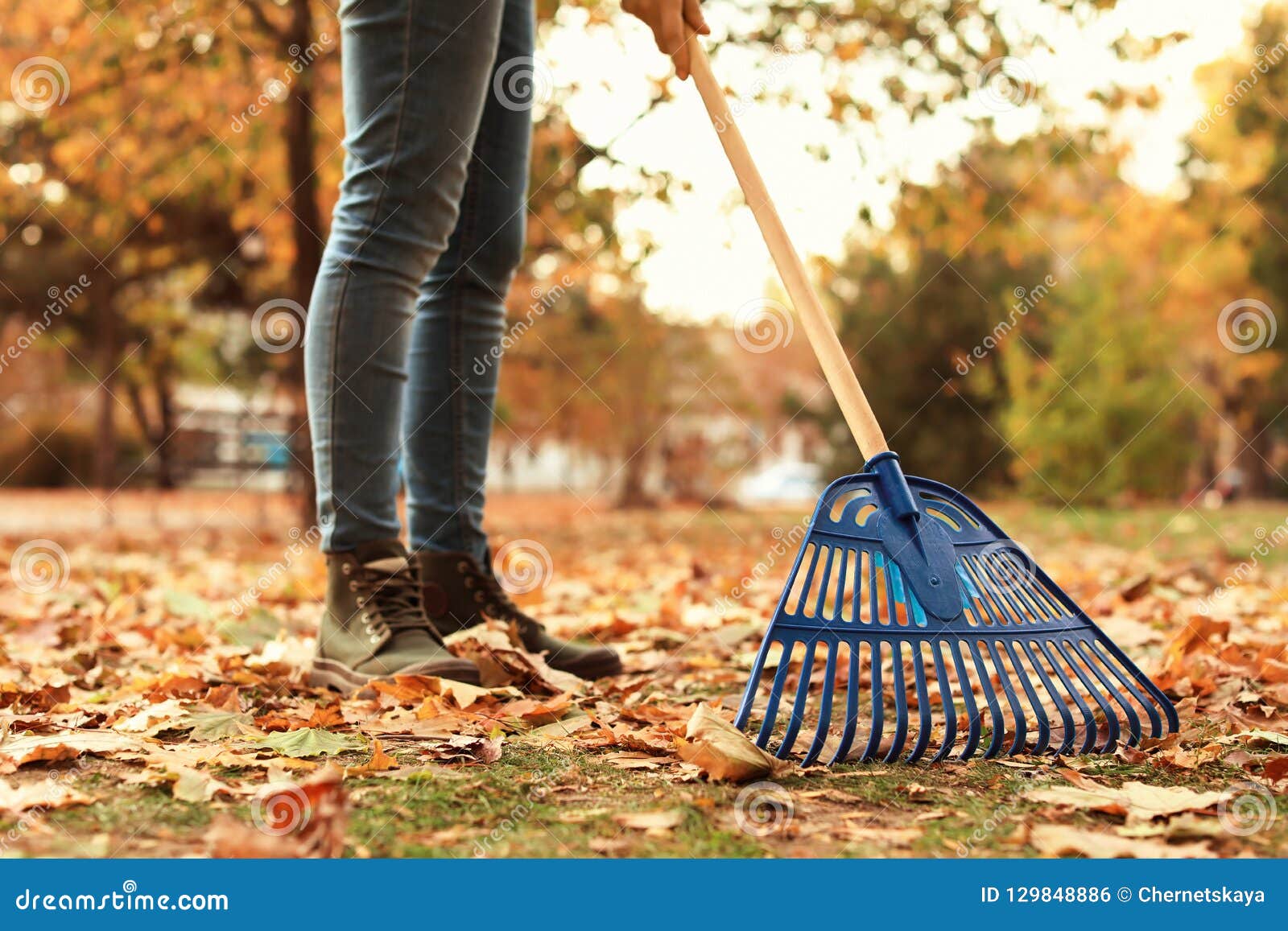 rake woman