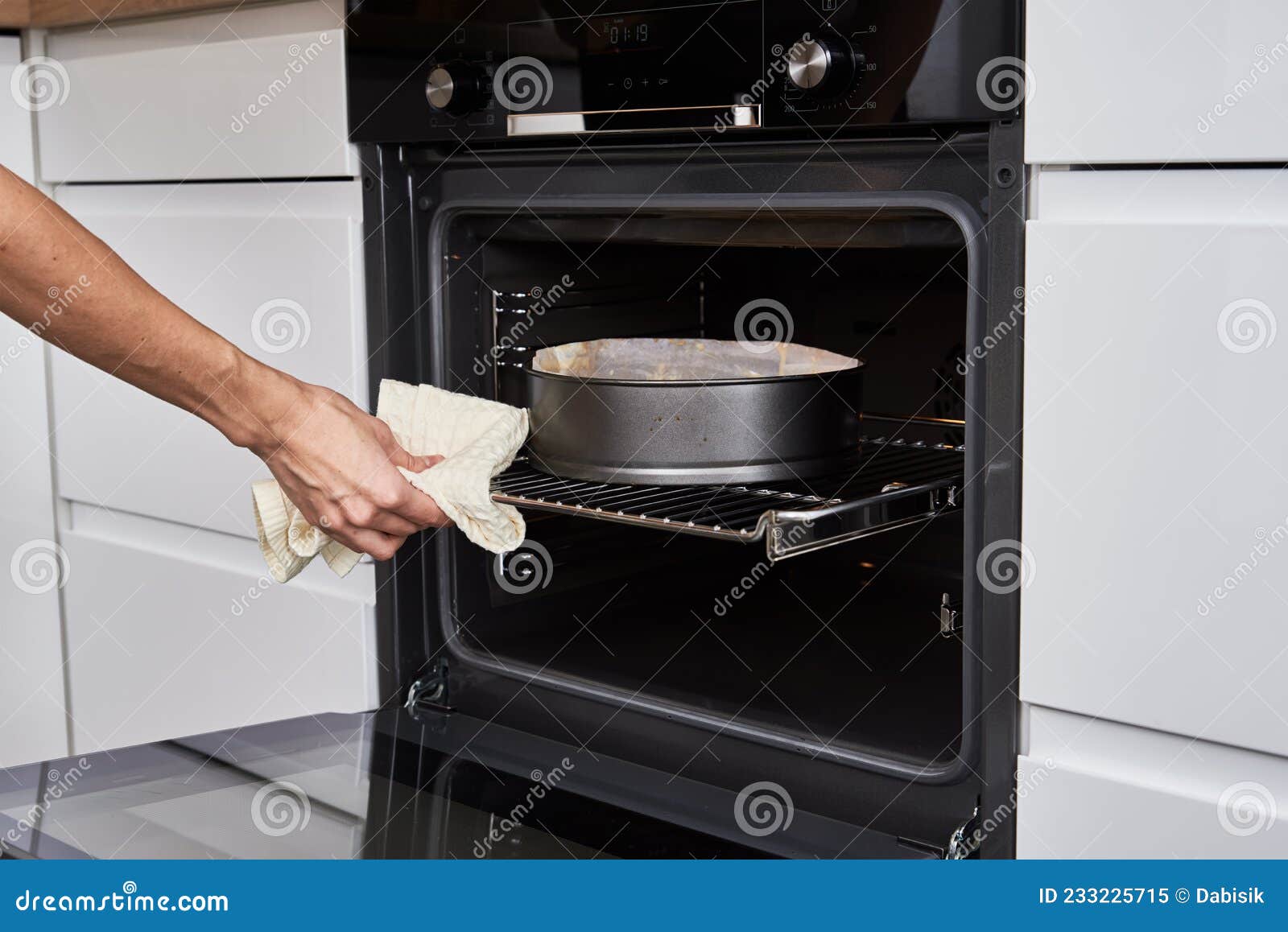271 Putting Cake Oven Stock Photos - Free & Royalty-Free Stock Photos from  Dreamstime