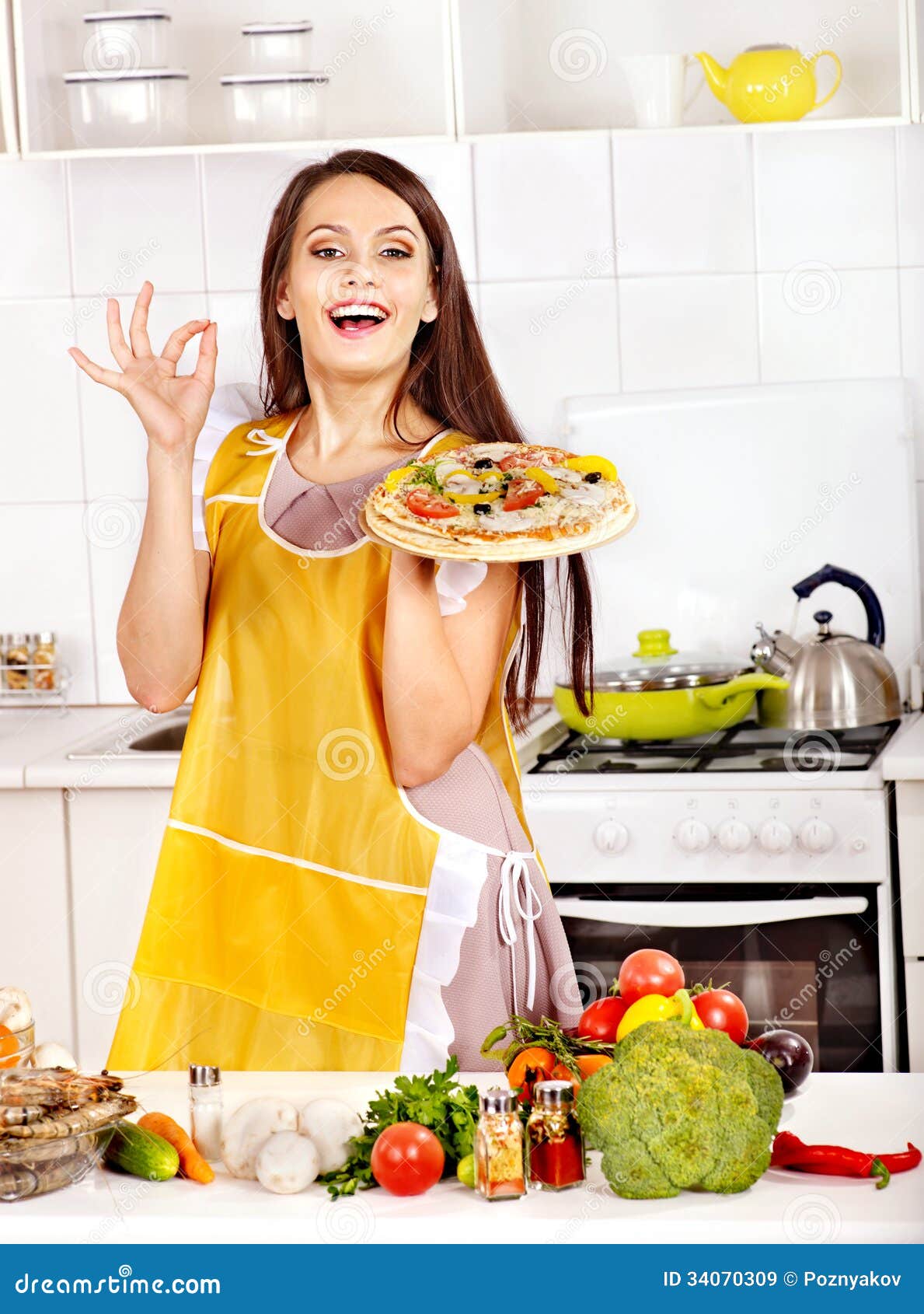 woman-cooking-pizza-kitchen-34070309.jpg