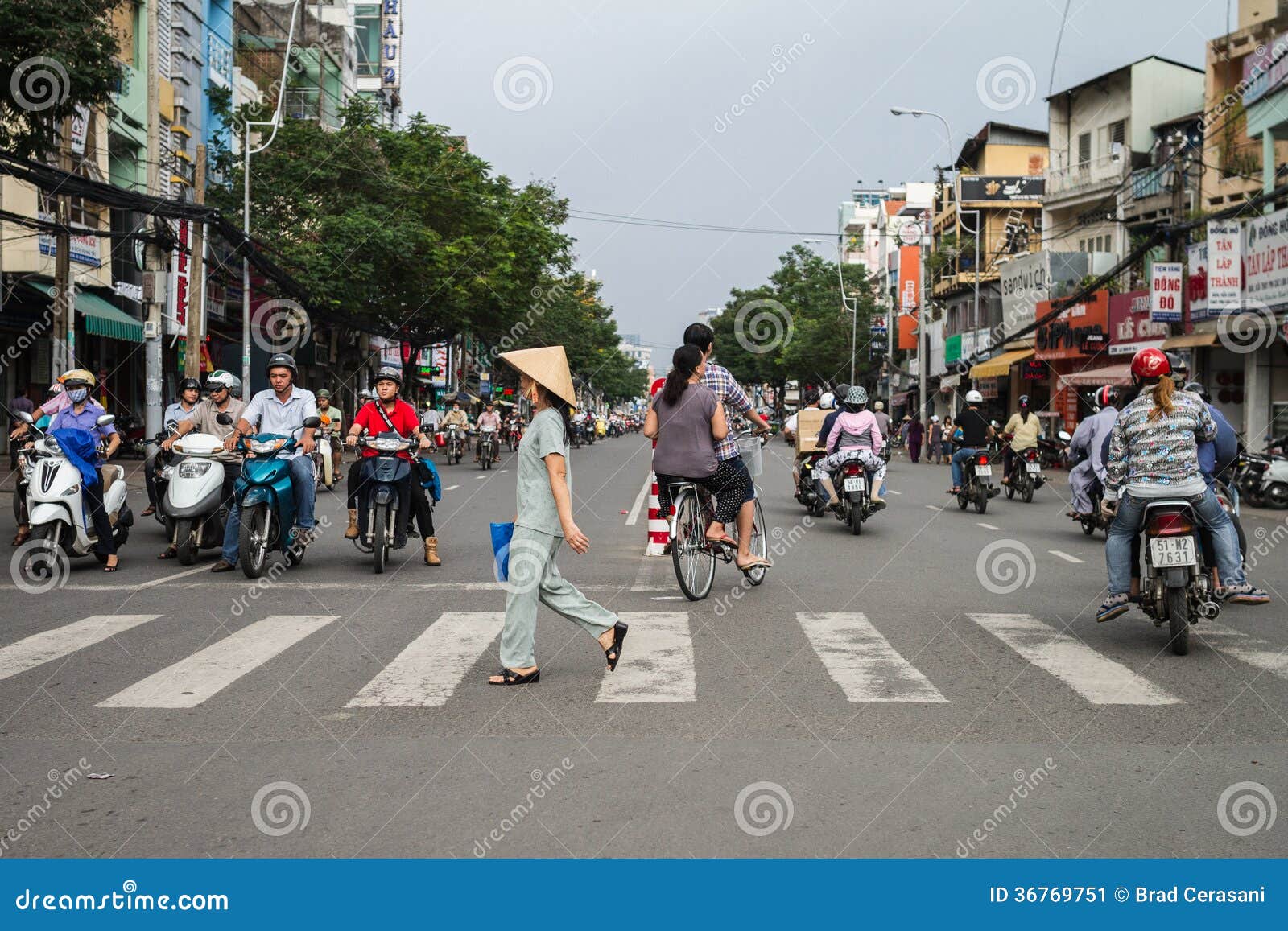 How to cross the road in Vietnam! 