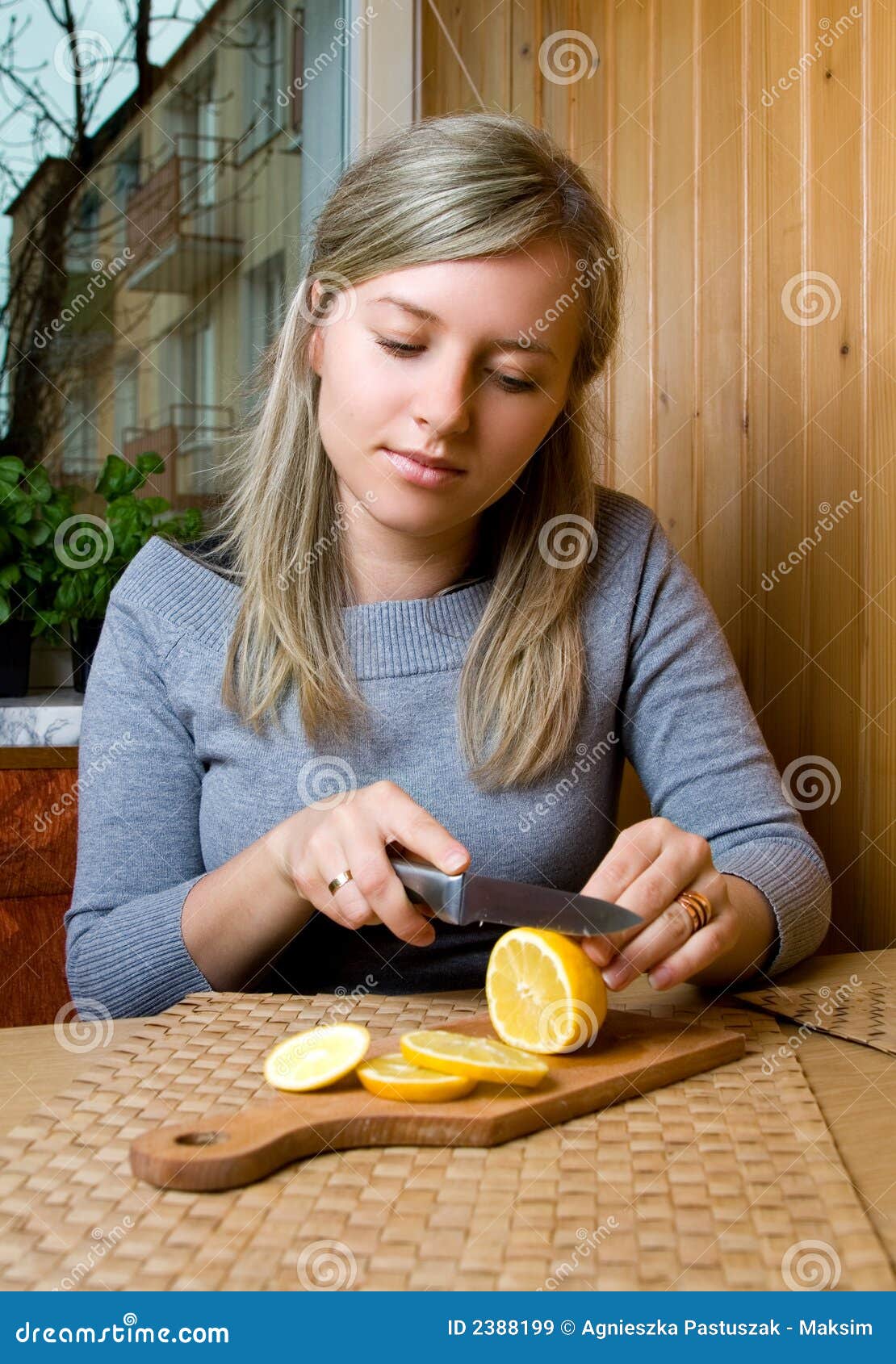 Woman cuts lemon stock image. Image of domestic, organic 2388199
