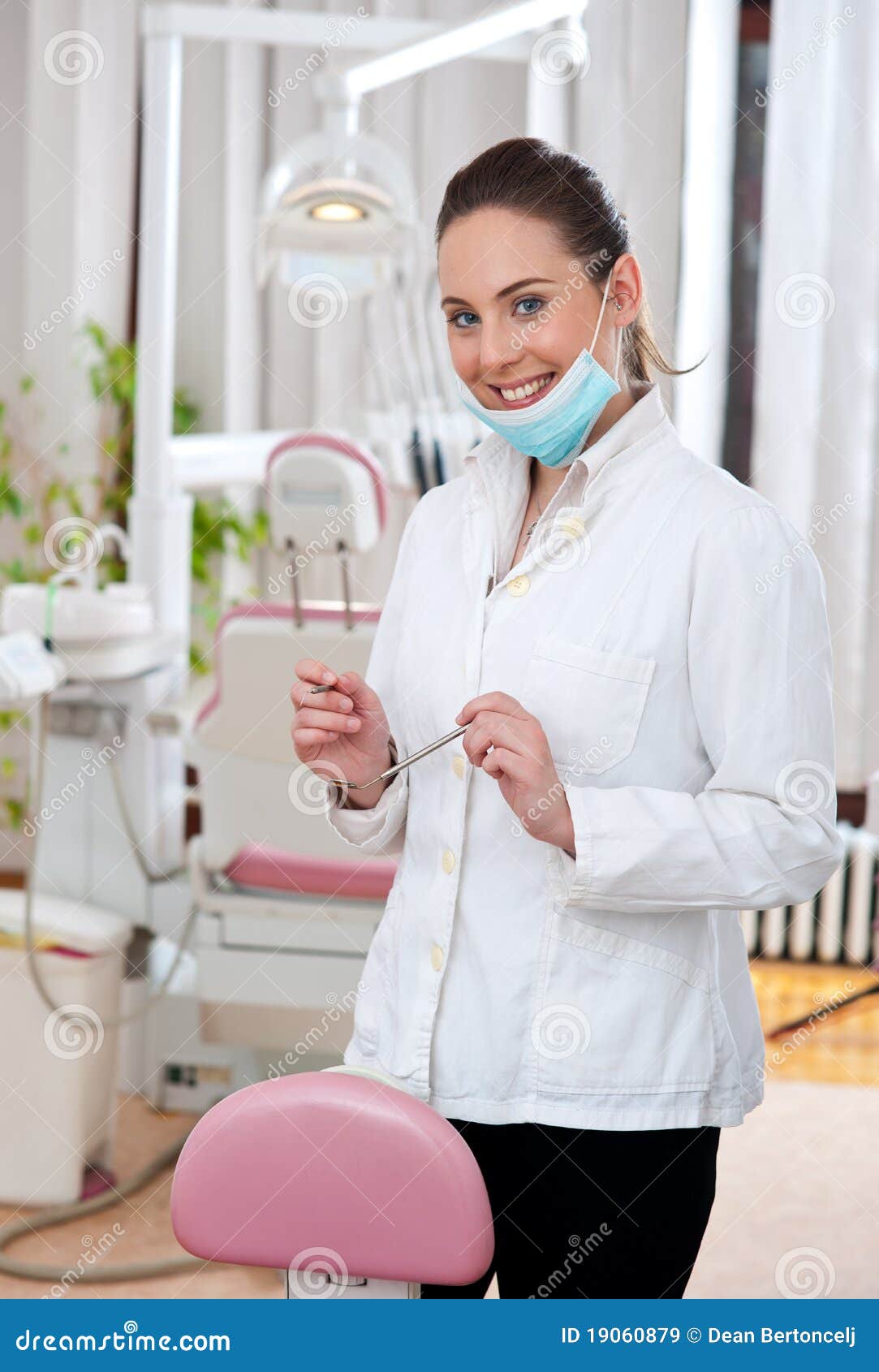 Woman dentist stock image. Image of smiling, expertise 19060879
