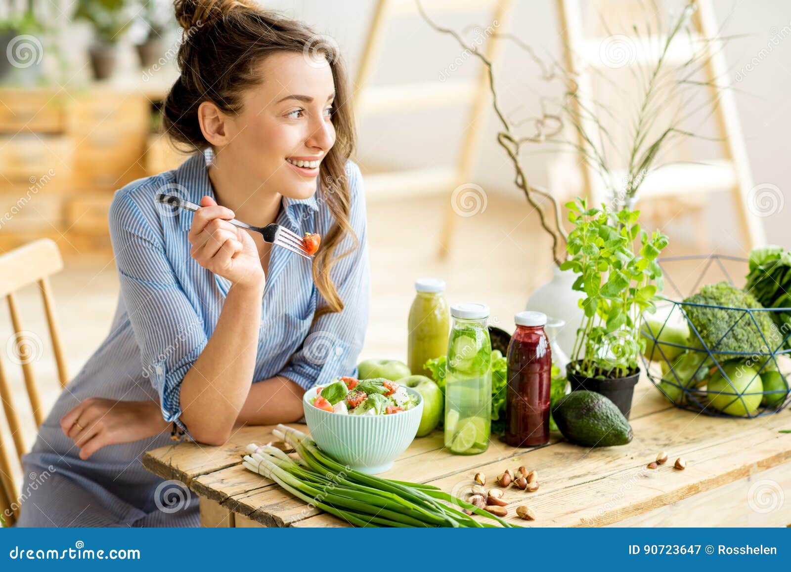 woman eating healthy salad