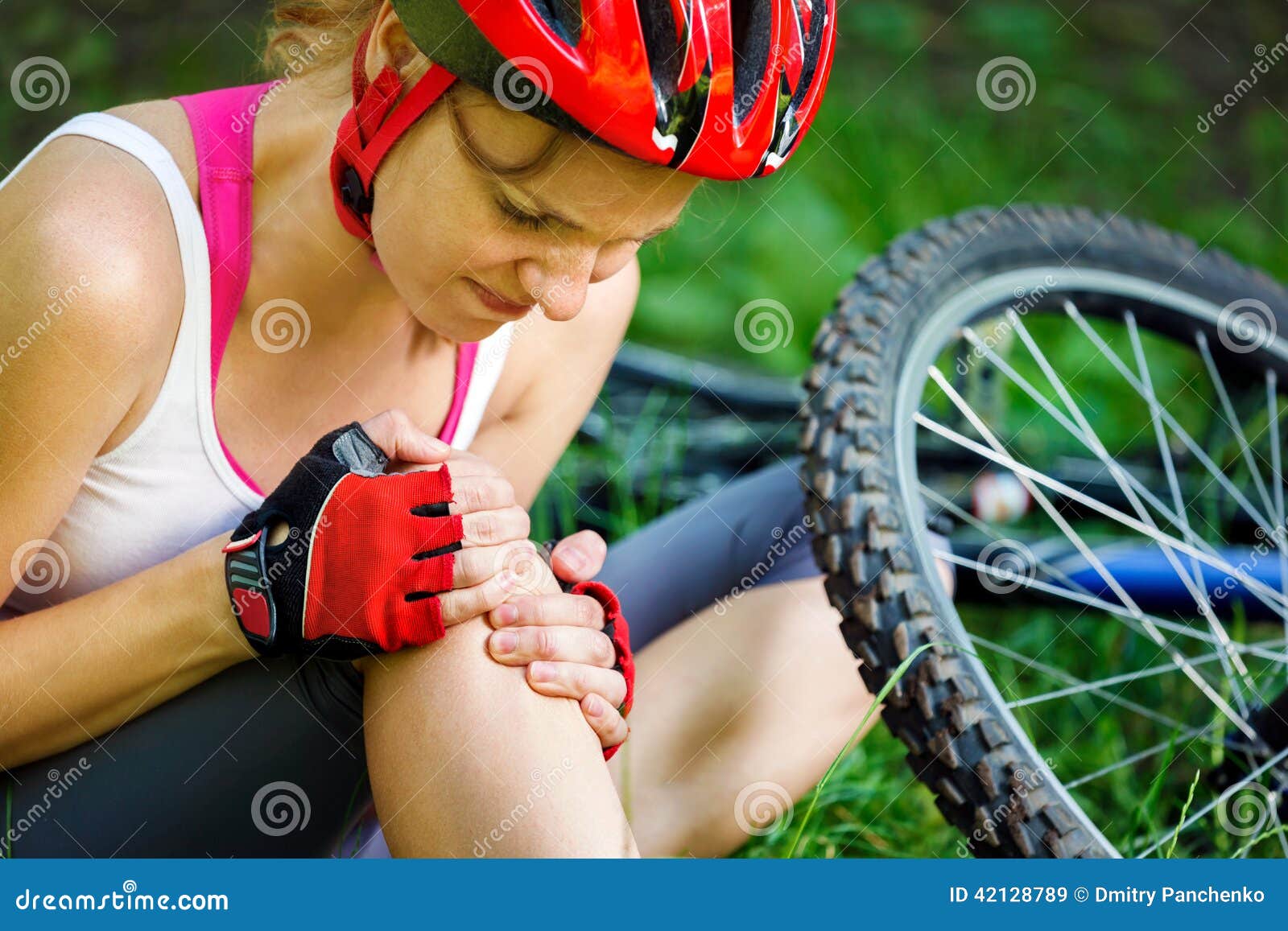 woman fell off mountain bike.