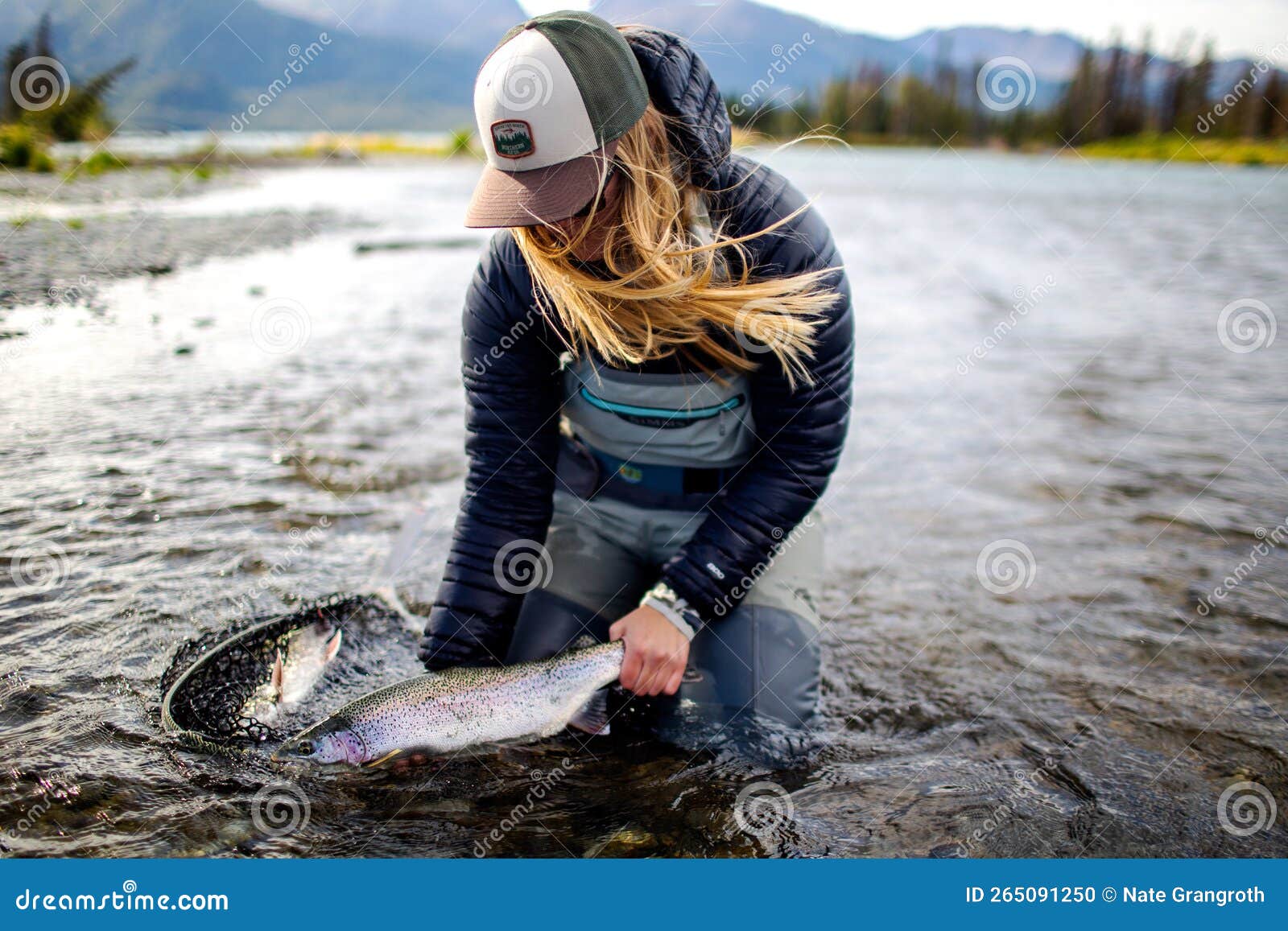 https://thumbs.dreamstime.com/z/woman-fly-fishing-alaska-rainbow-trout-river-fighting-fish-salmon-green-trees-265091250.jpg