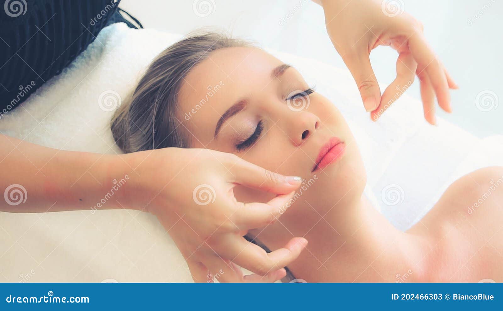 Woman Gets Facial And Head Massage In Luxury Spa Stock Image Image Of Head Lying 202466303