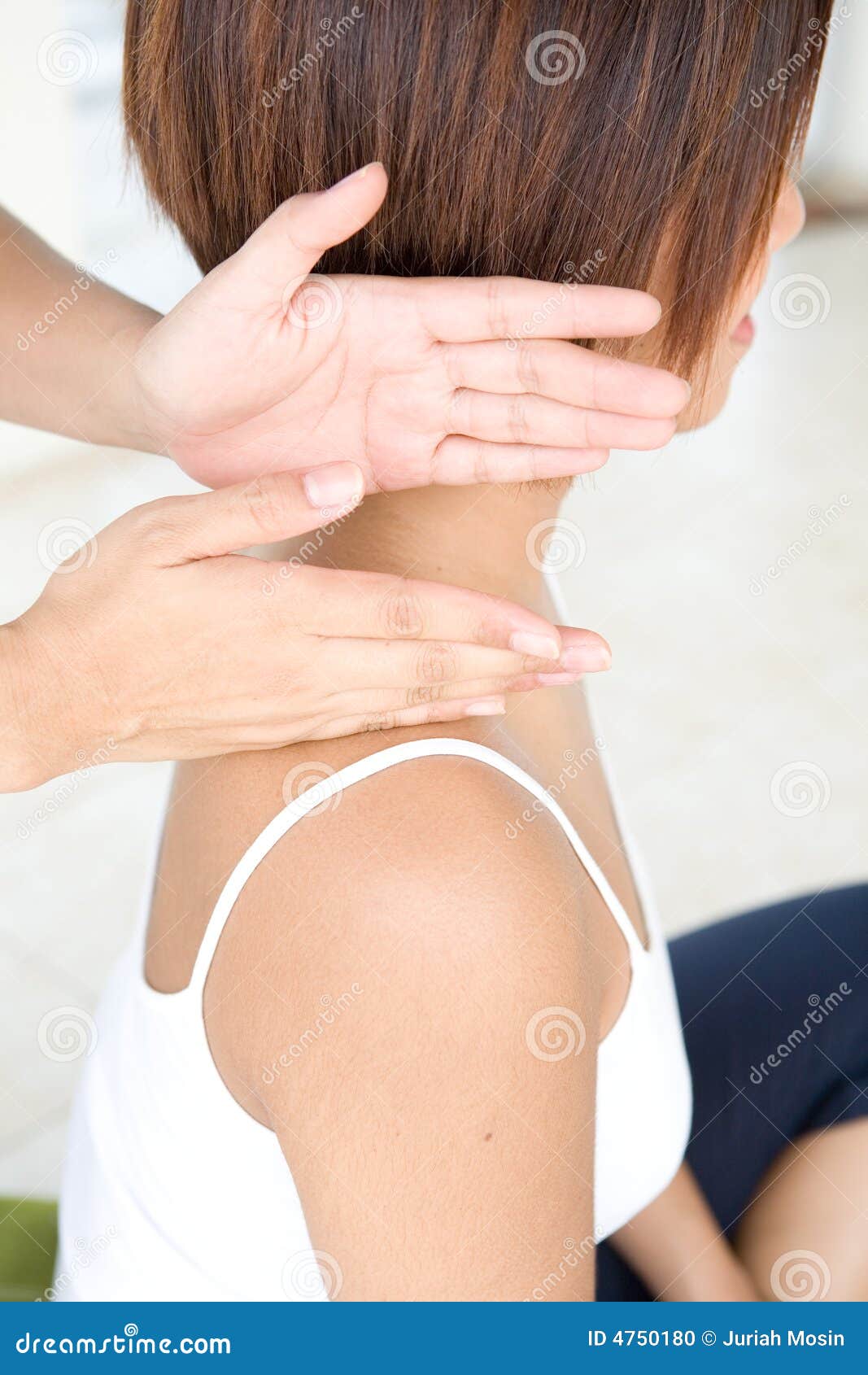 https://thumbs.dreamstime.com/z/woman-getting-shoulder-massage-4750180.jpg