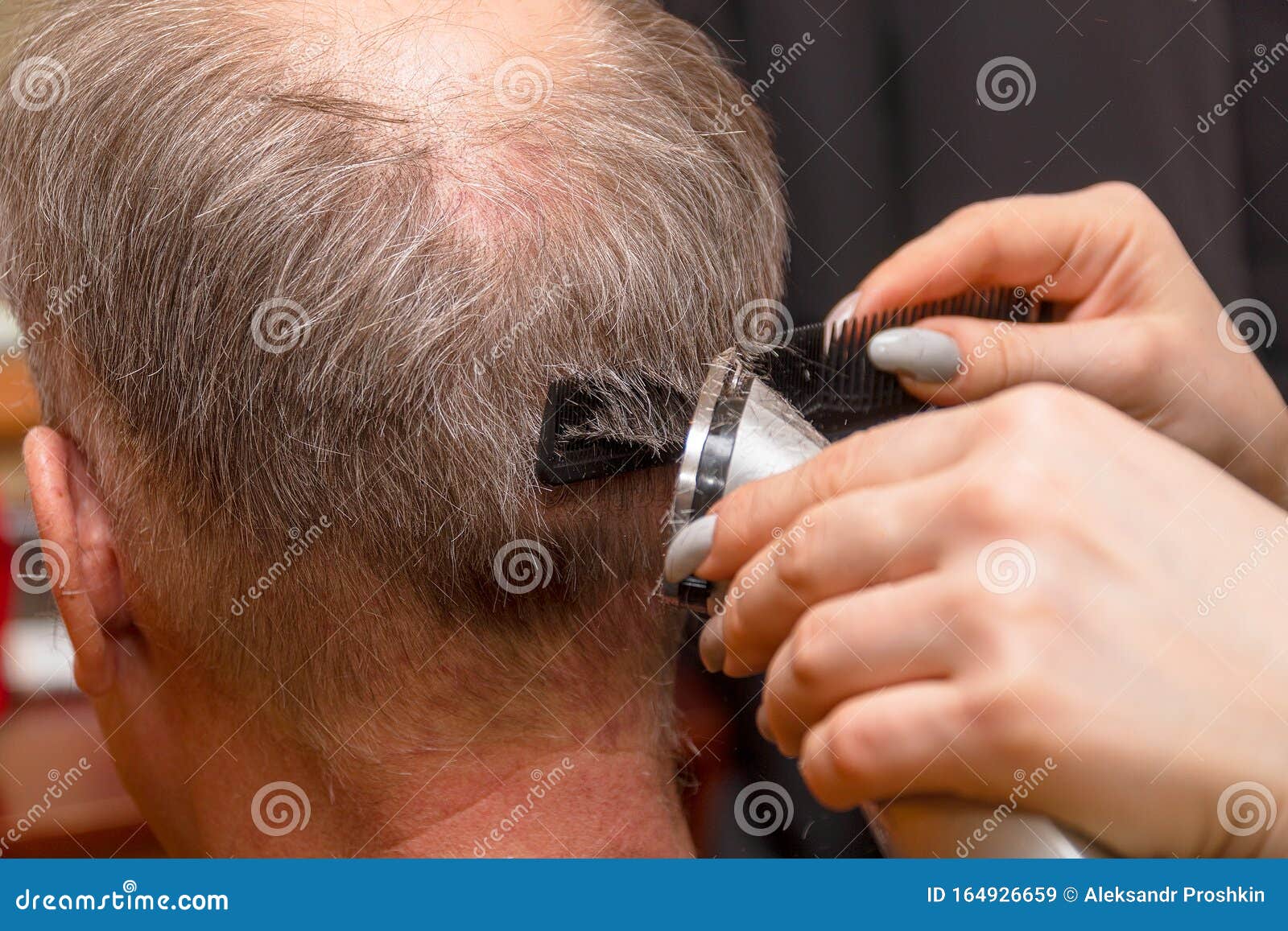 how to cut a man's hair using clippers