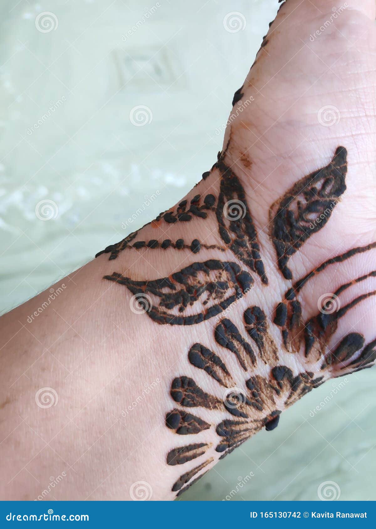 Indian Woman, girls hand with beautiful henna, Mehndi tattoo Arabic design  at City Palace on wedding in Rajasthan. Mehndi is popular among women of  India, Pakistan, Africa. Stock Photo | Adobe Stock