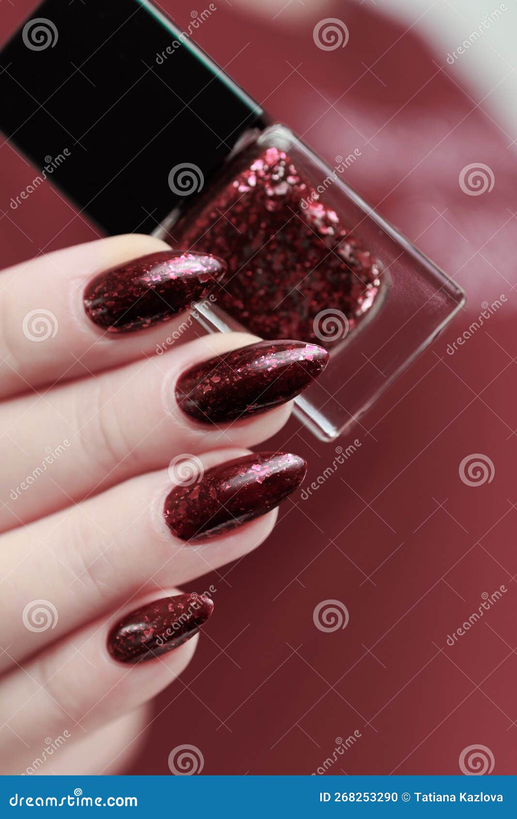Closeup woman hand with burgundy red nail... - Stock Illustration  [106840658] - PIXTA