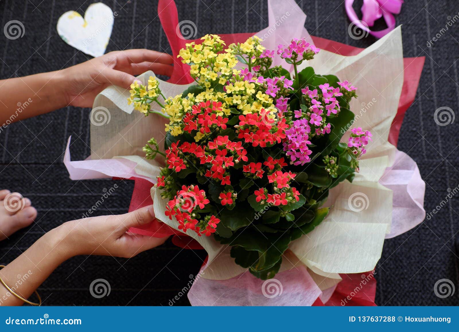 Featured image of post Paper Flower Pot Design : Makes a great gift to give a special someone.