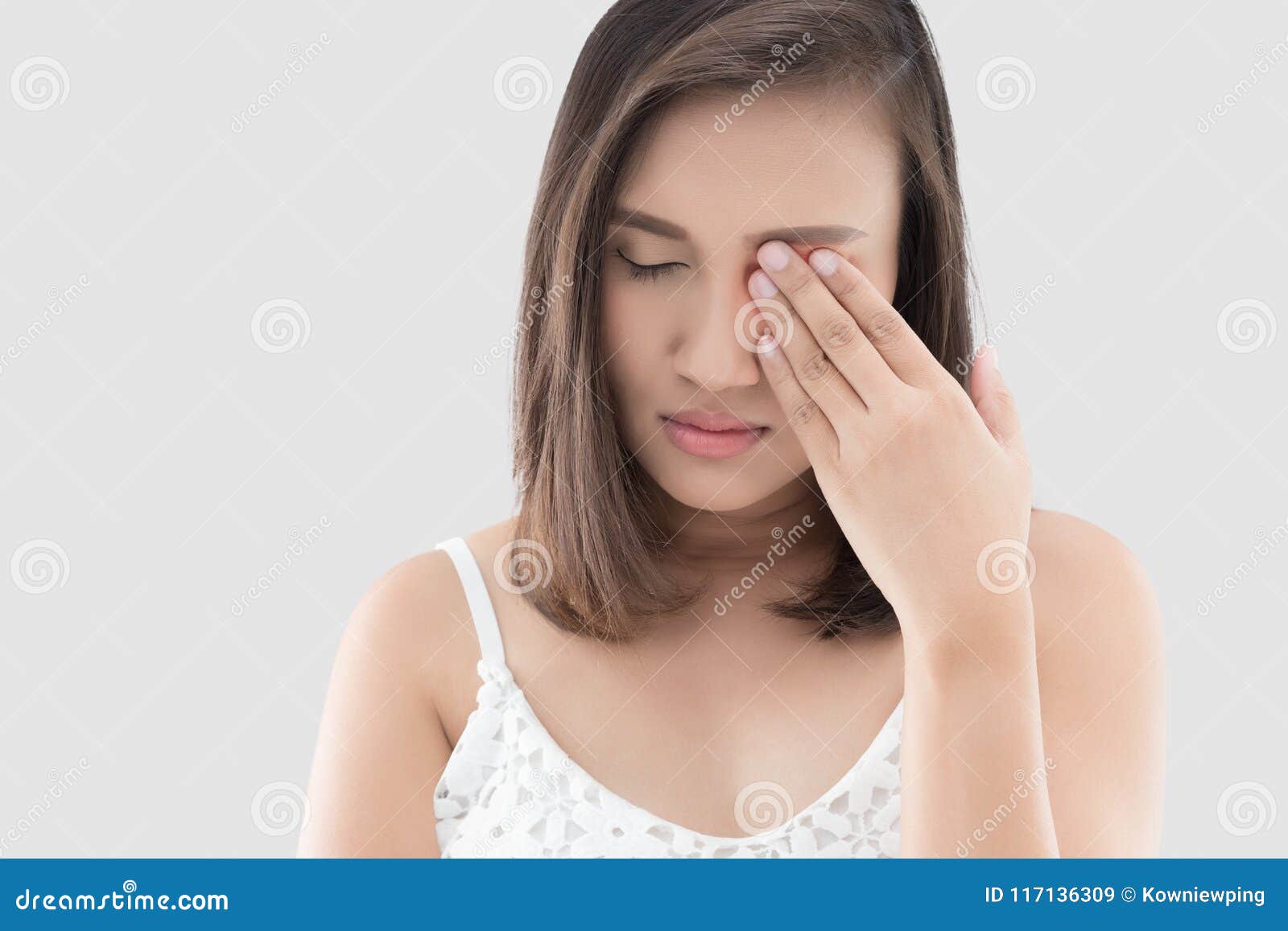 woman has a pain in the eye