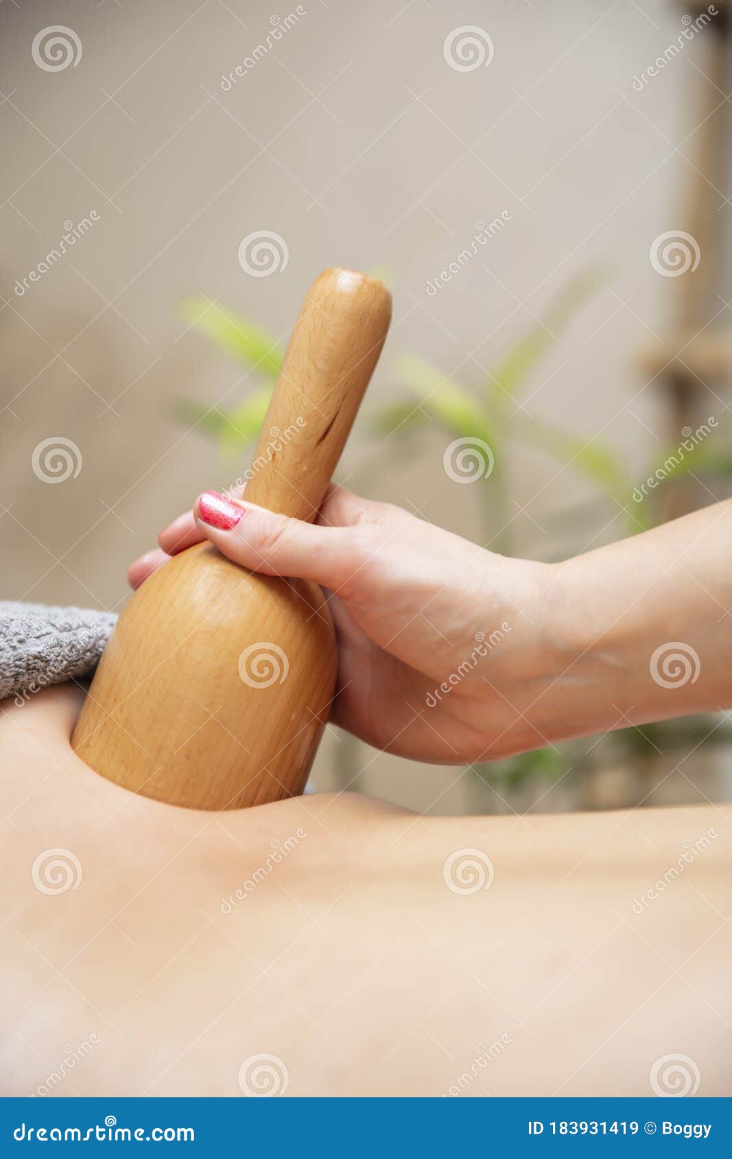 maderotherapy massage with wooden swedish cup