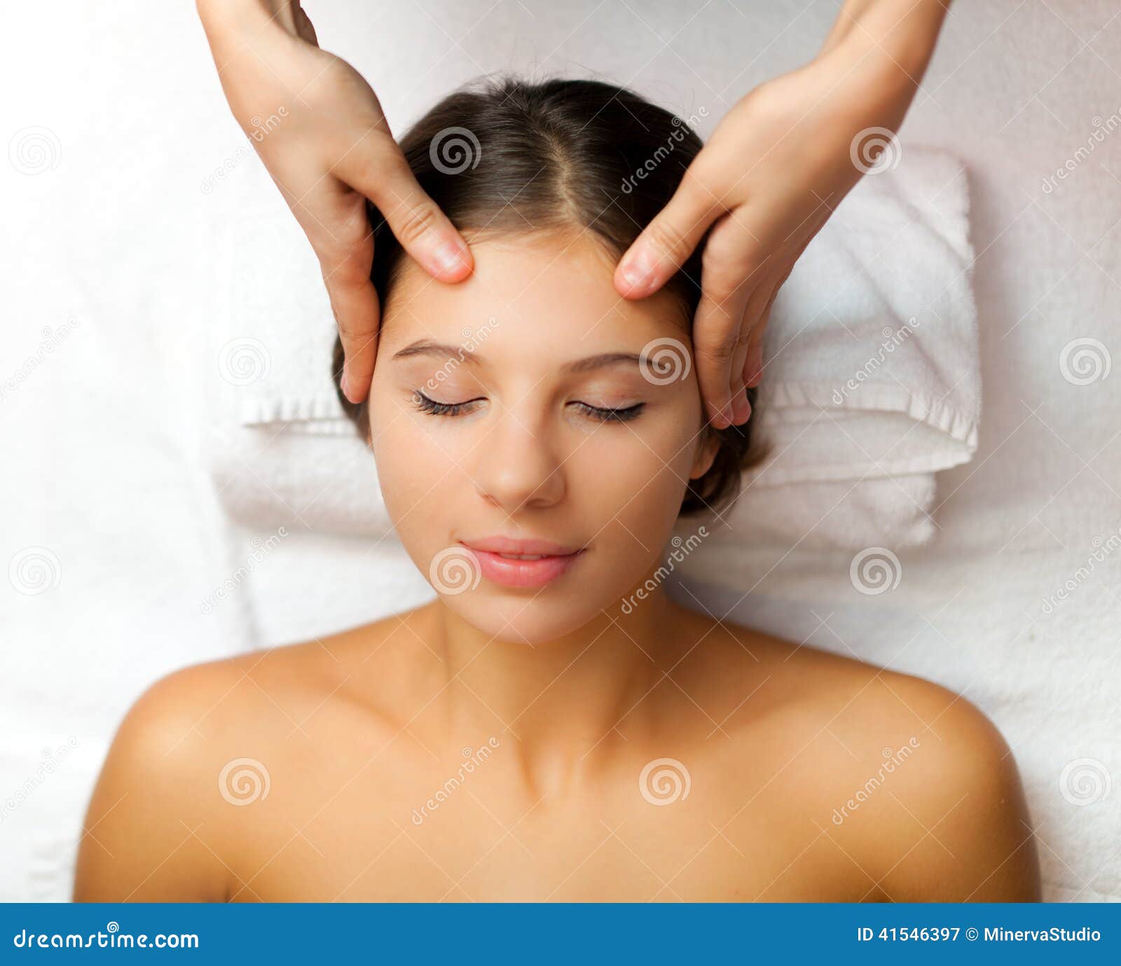 Woman Having A Facial Massage Stock Image Image Of Girl Relax 41546397