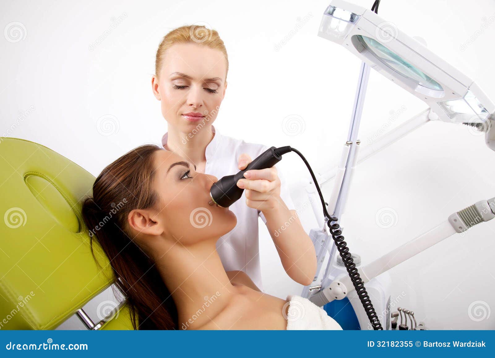 Woman Having A Stimulating Facial Treatment From A Therapist Stock Image Image Of Dermatology