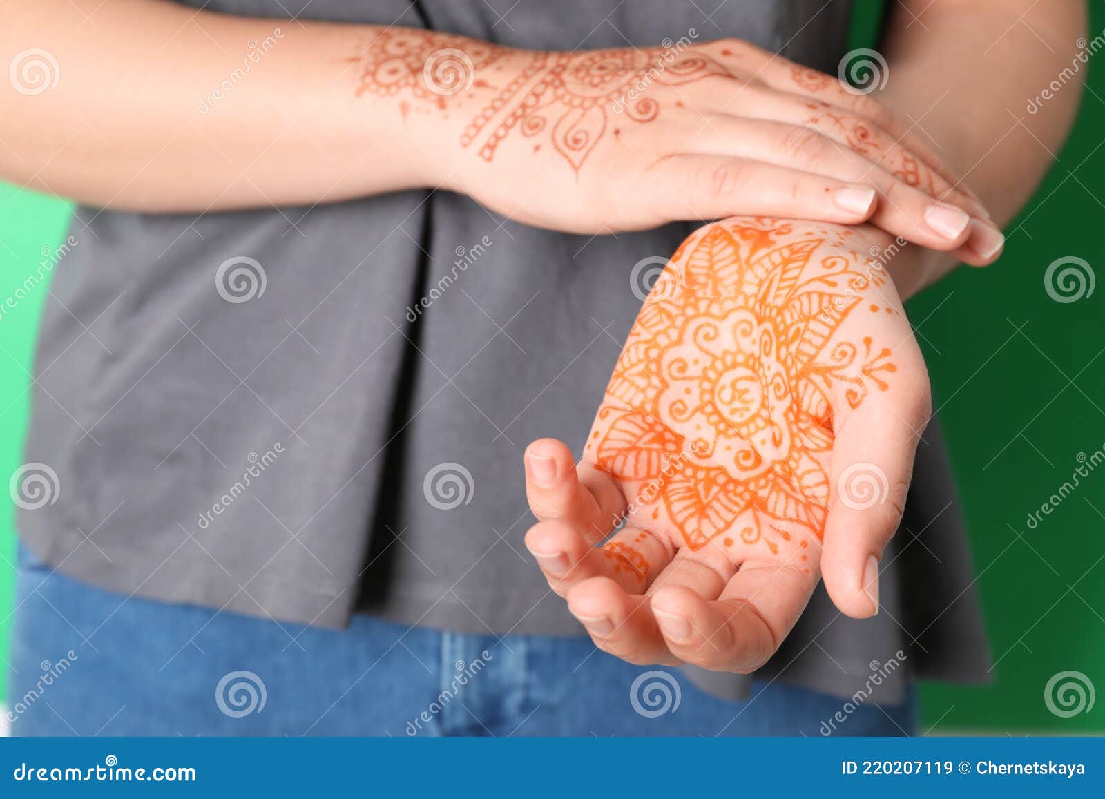 Small Henna Design - Essential Henna