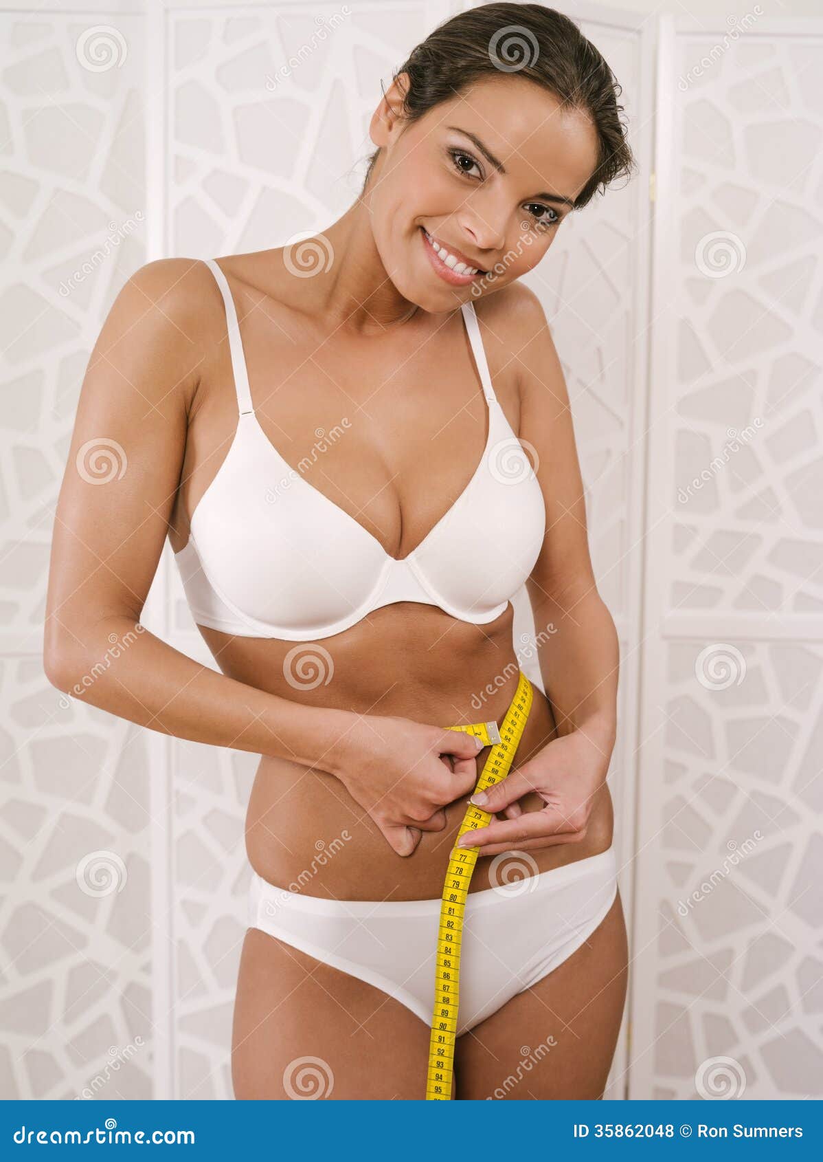 https://thumbs.dreamstime.com/z/woman-her-underwear-measuring-her-waist-photo-slim-young-tape-measure-35862048.jpg