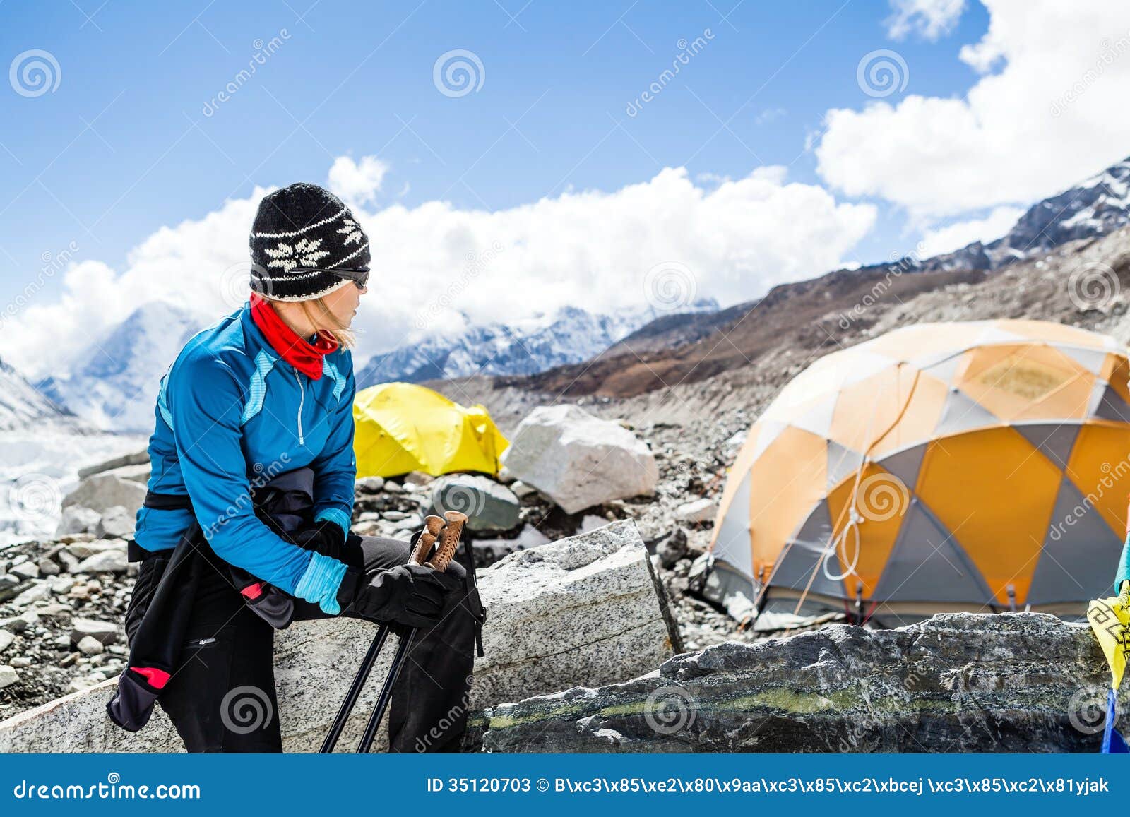 woman hiker in everest base camp