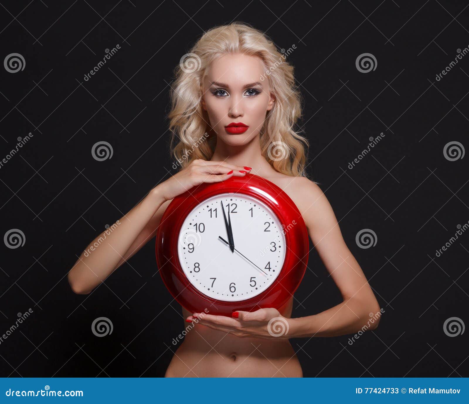 часы с голыми девками фото 11