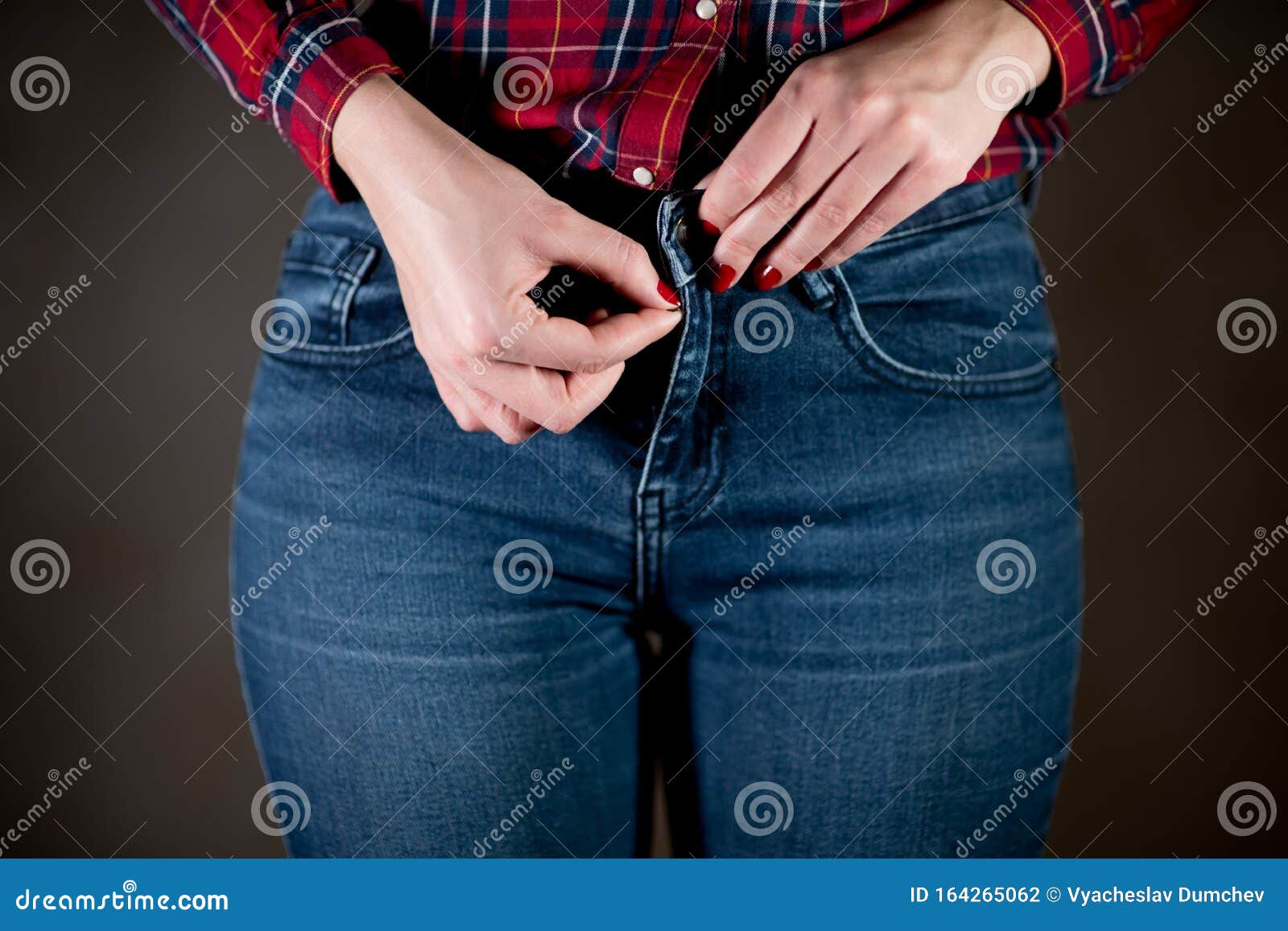 drag Architecture micro Woman Holds on Zipper on Jeans Stock Photo - Image of health, belly:  164265062