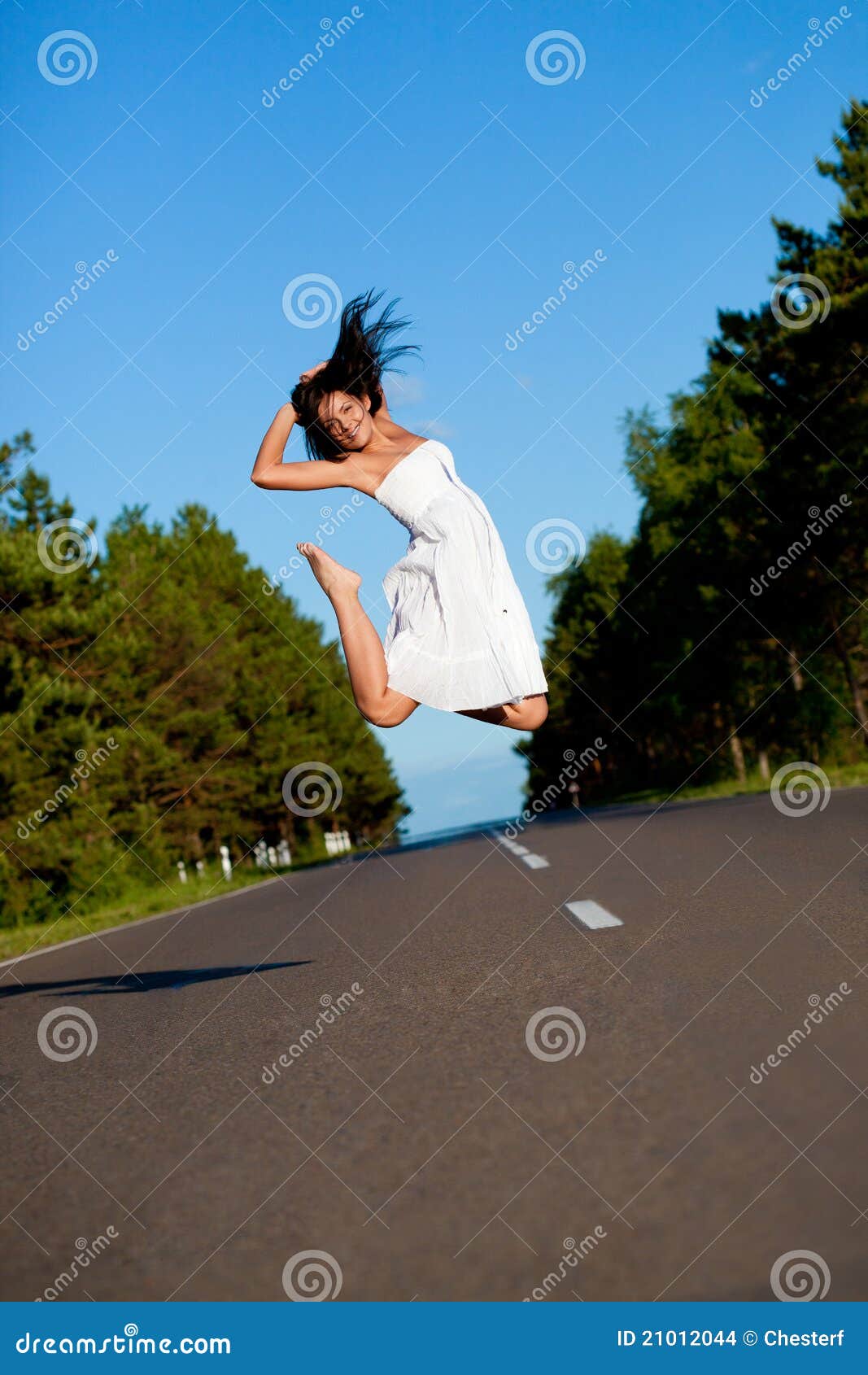 https://thumbs.dreamstime.com/z/woman-jumping-air-21012044.jpg?ct=jpeg