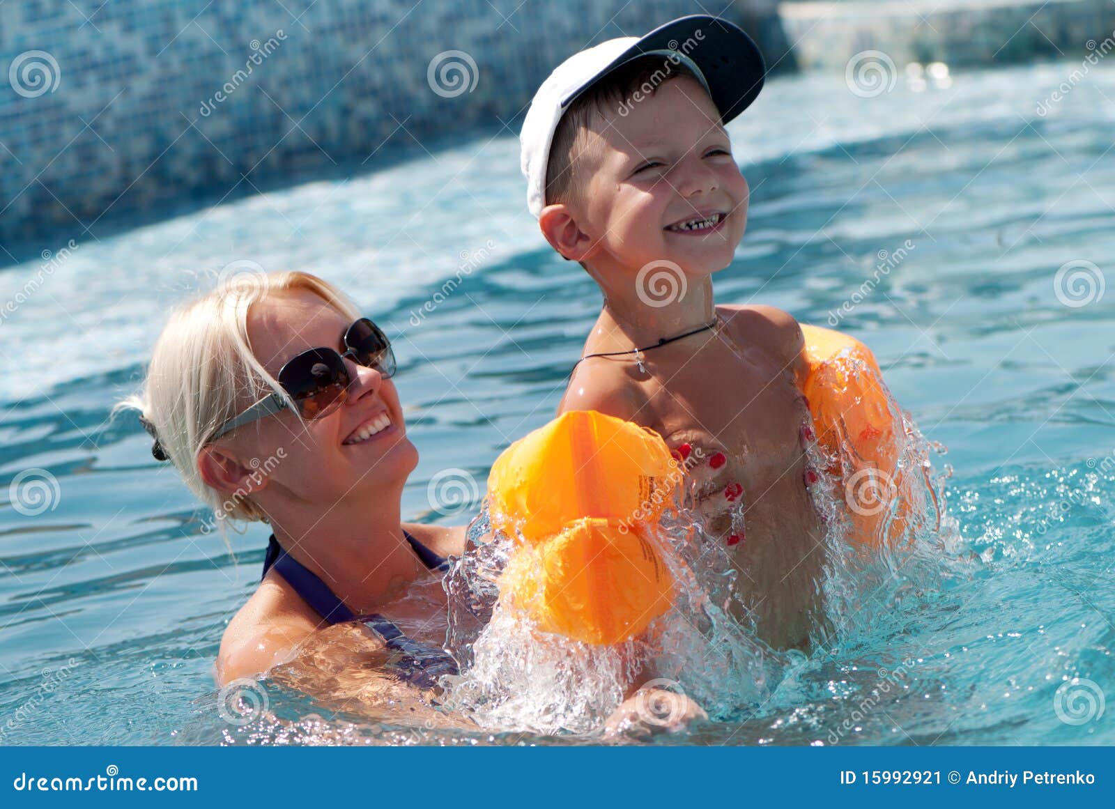 milf medias tube porno boy bathes with woman
