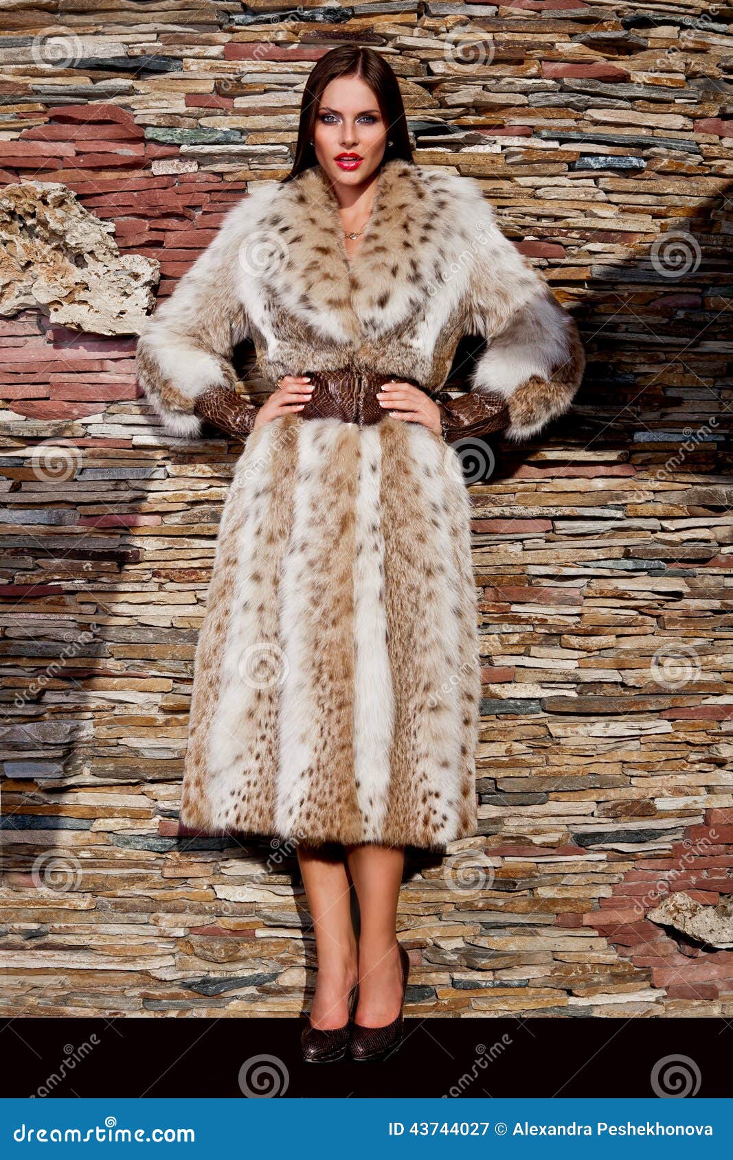 Woman In Luxury Lynx Fur Coat Stock Photo - Image: 43744027