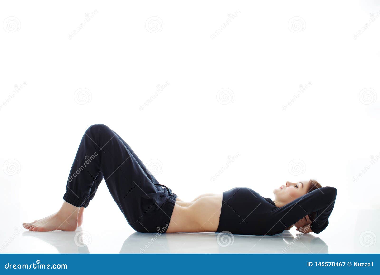 Woman Makes a Belly Vacuum. Stock Image Image of floor, adult 145570467