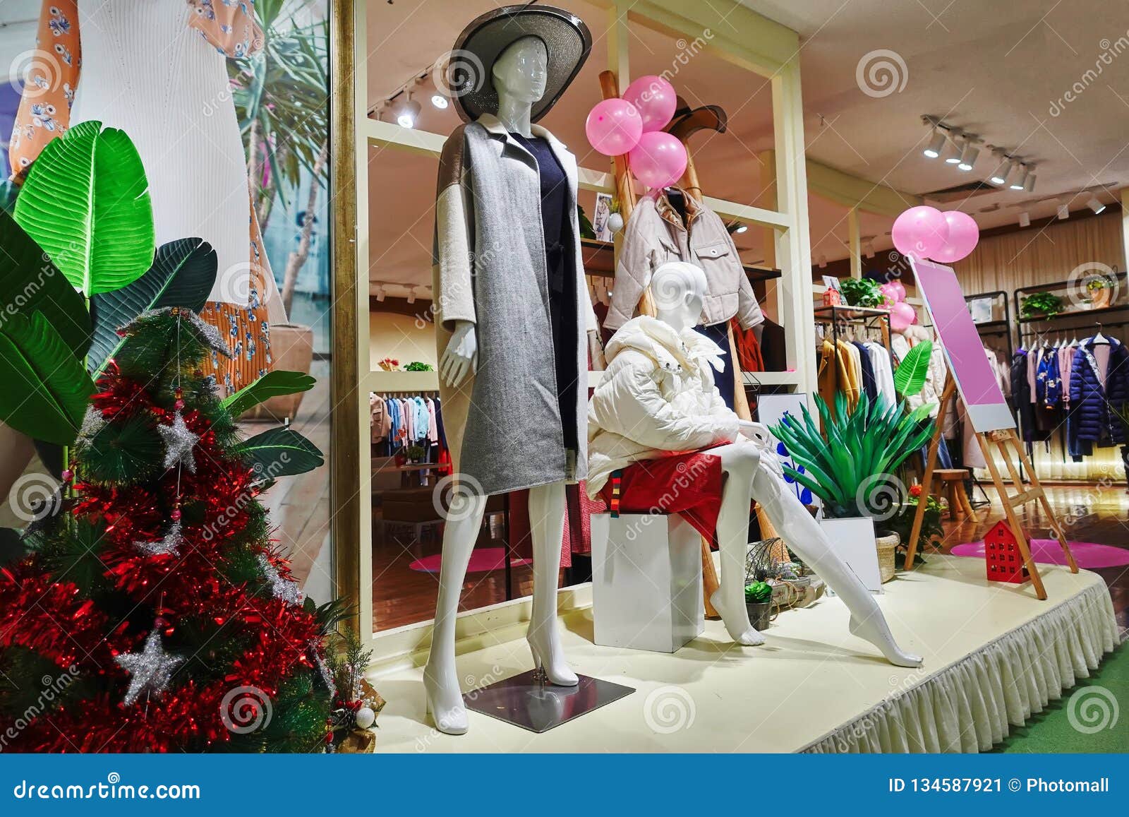 Woman Mannequin in Fashion Shopping Mall Editorial Photo - Image of ...