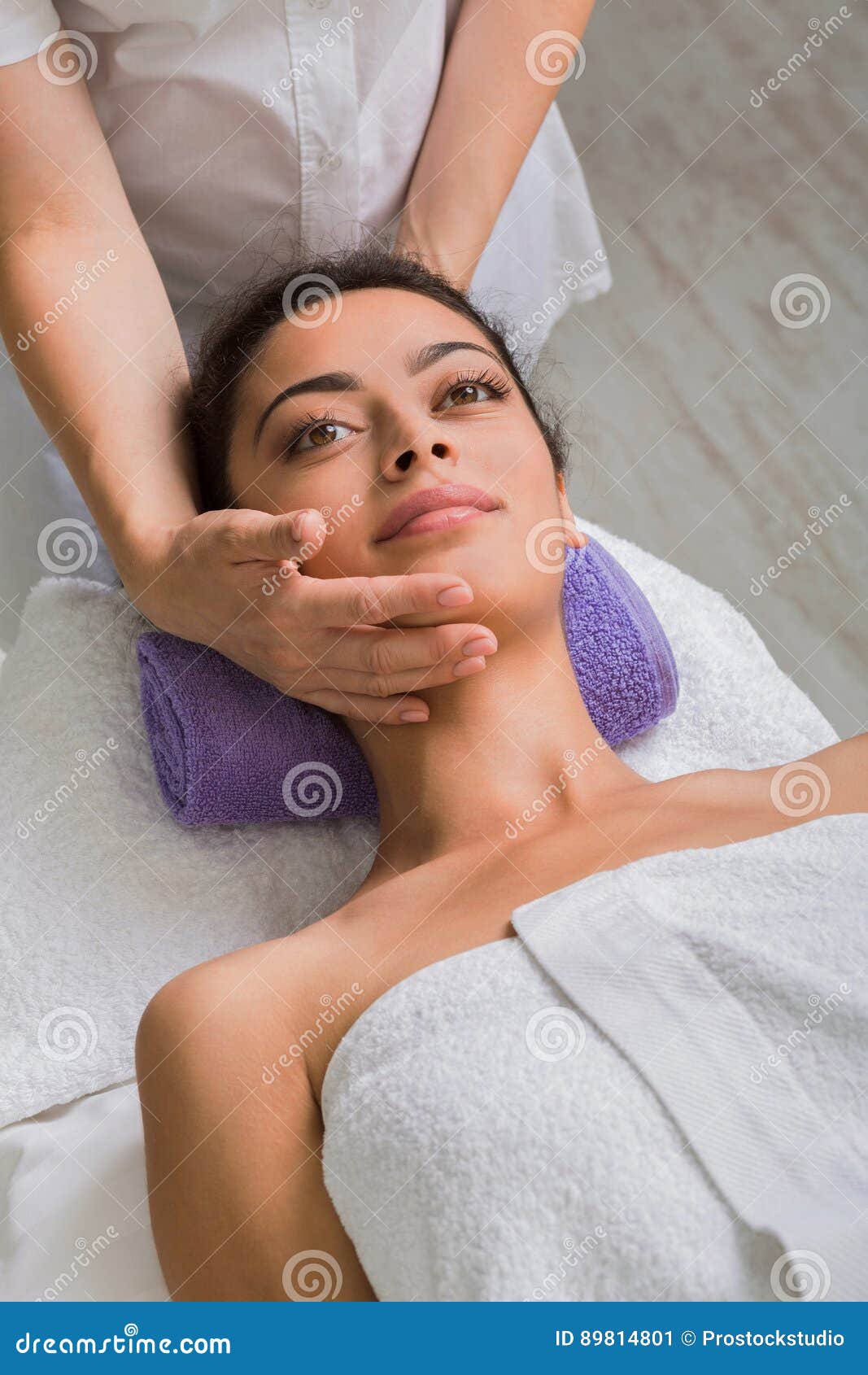 Woman Massagist Make Face Lifting Massage In Spa Wellness Center Stock Image Image Of Luxury