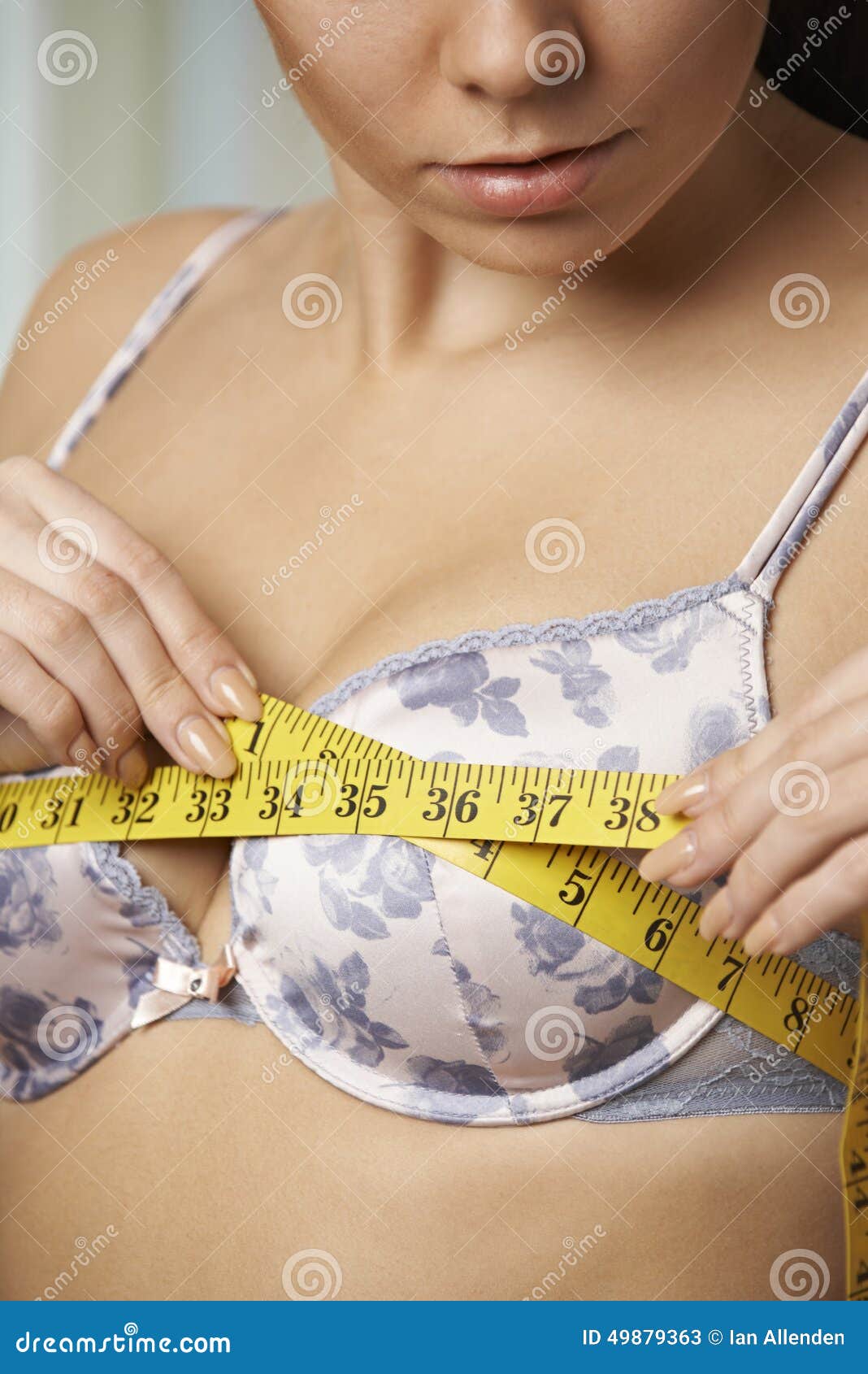 163 Woman Measuring Her Bra Size Tape Measure Stock Photos - Free