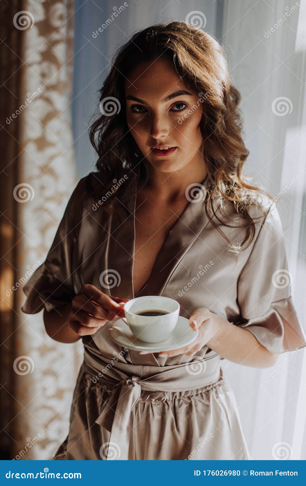 Wake up your gf with sexy tea & morning sex