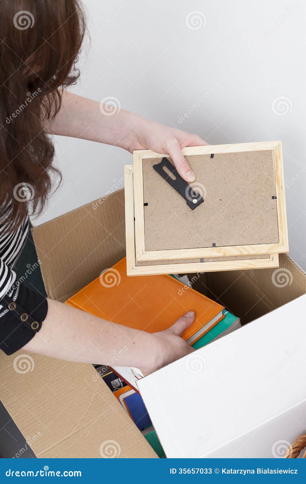 Woman packing photo frames stock image. Image of flat 35657033