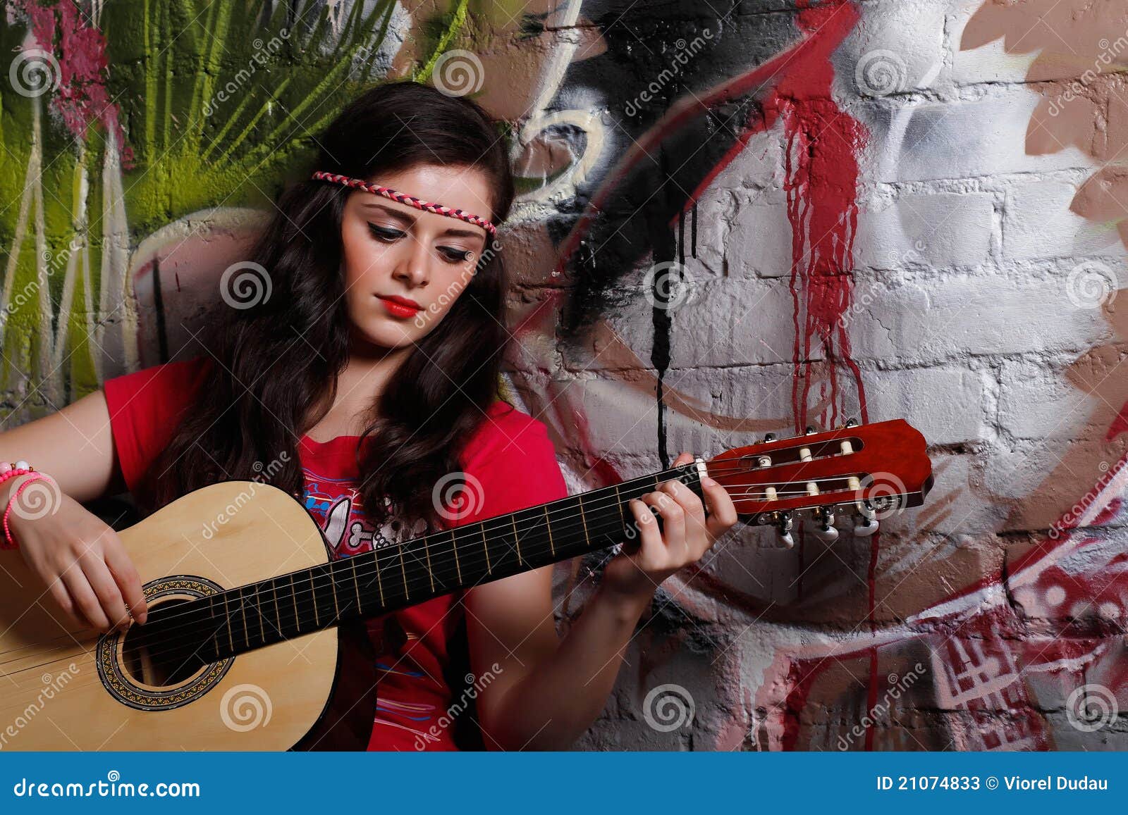 https://thumbs.dreamstime.com/z/woman-playing-guitar-21074833.jpg