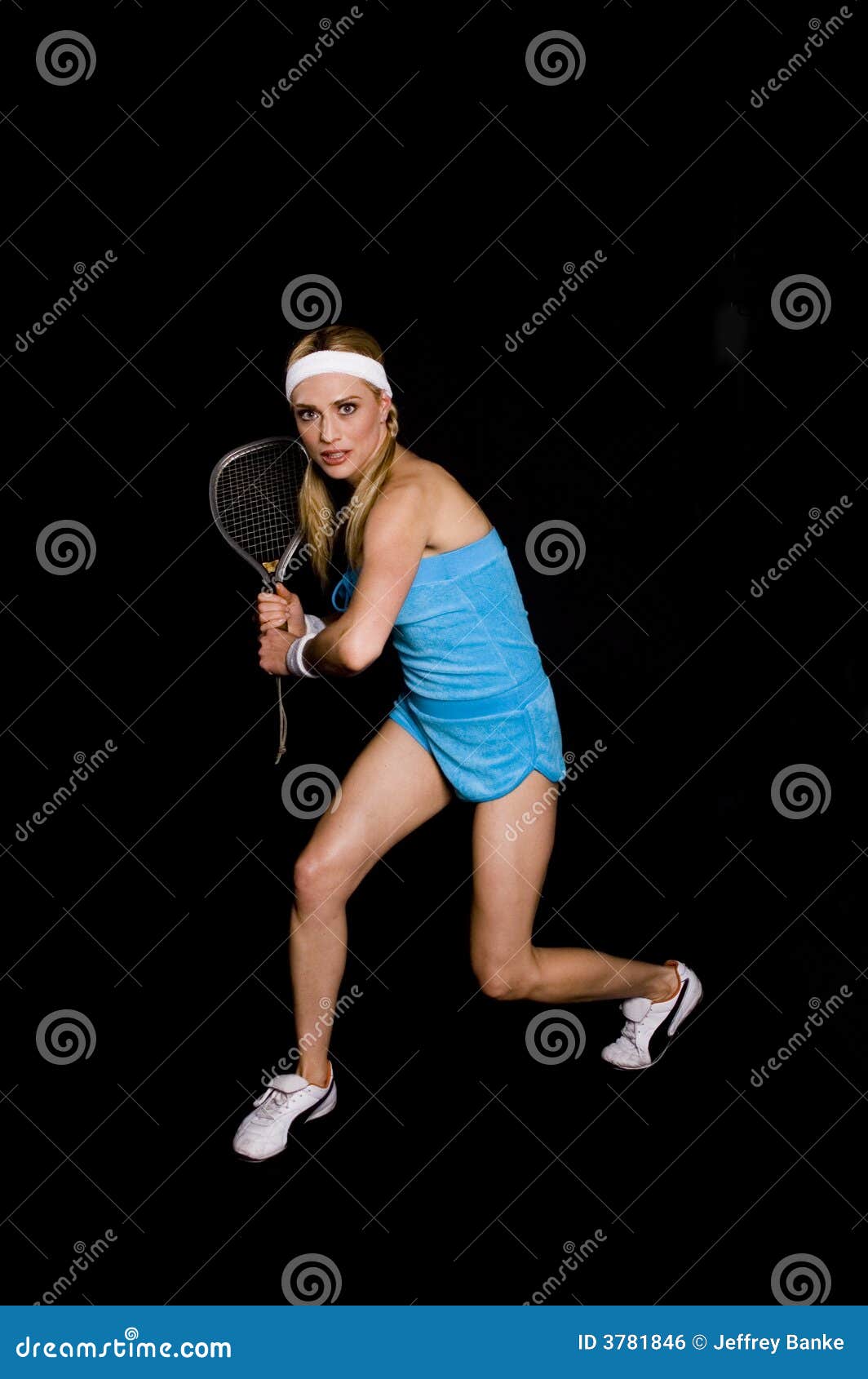 woman playing raquet ball