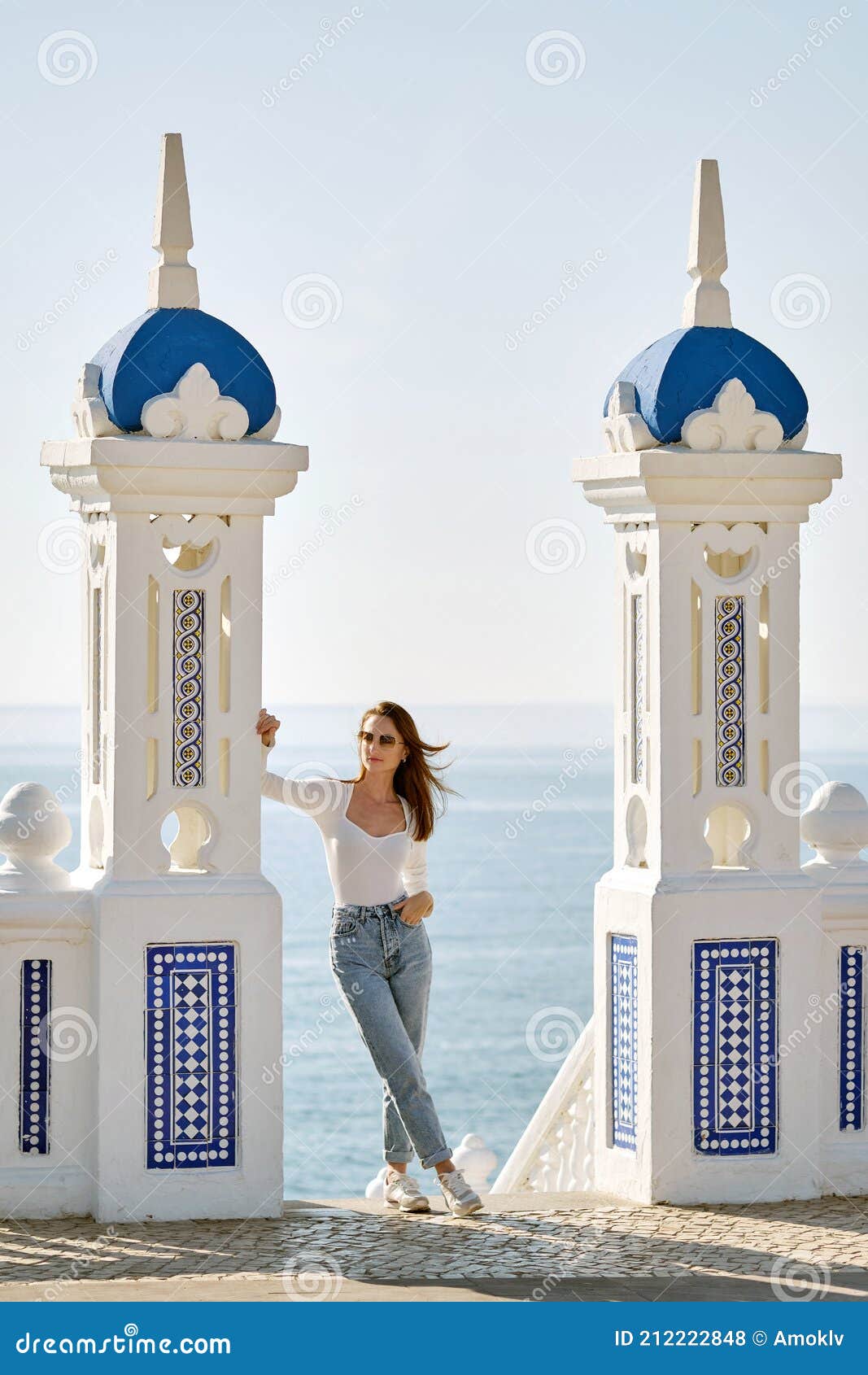 woman pose in balcon del mediterraneo. benidorm. spain