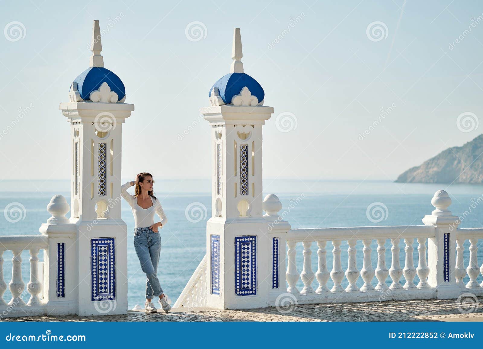 woman pose in balcon del mediterraneo. benidorm. spain