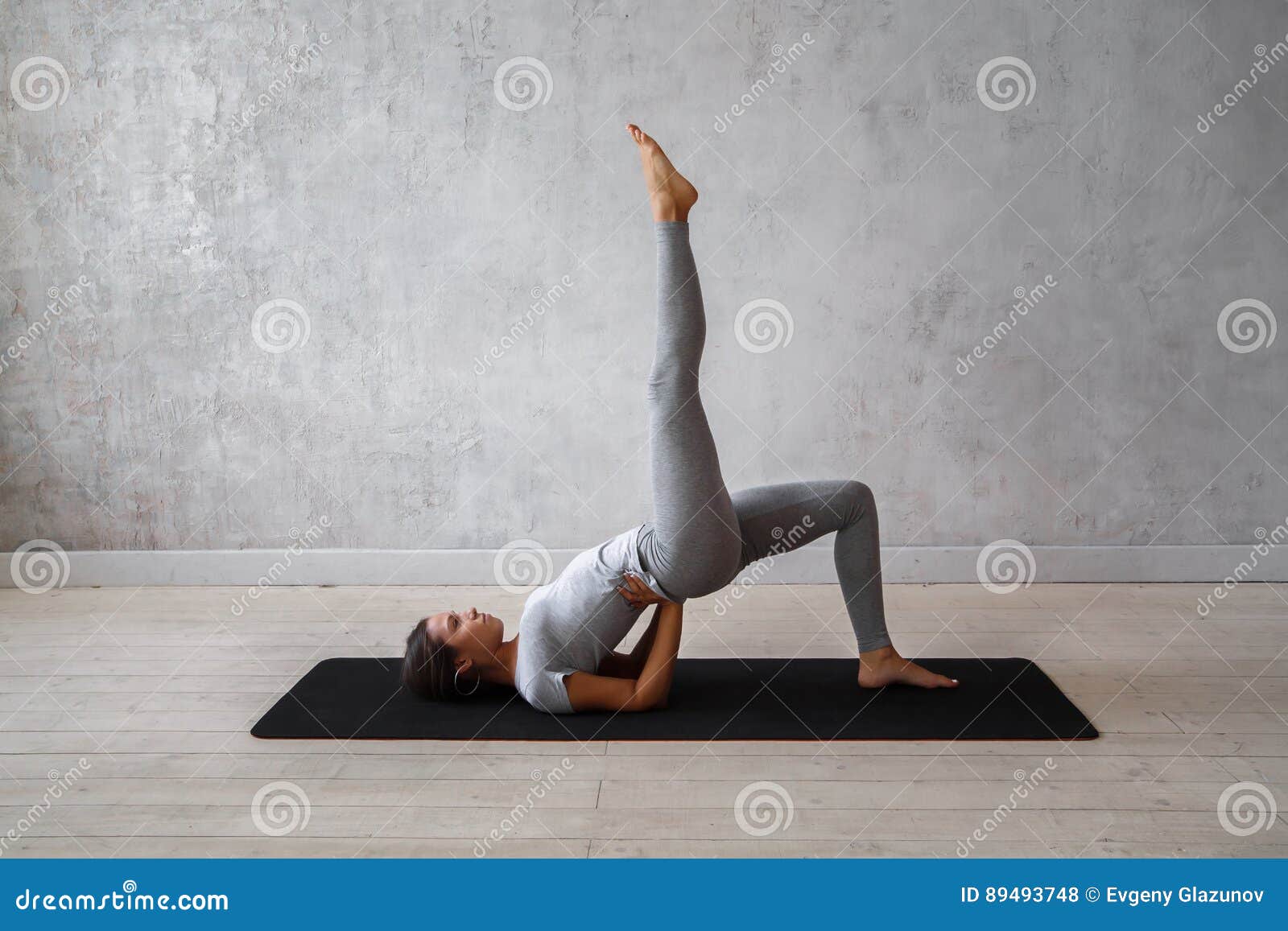 Advanced yoga pose hi-res stock photography and images - Page 13 - Alamy