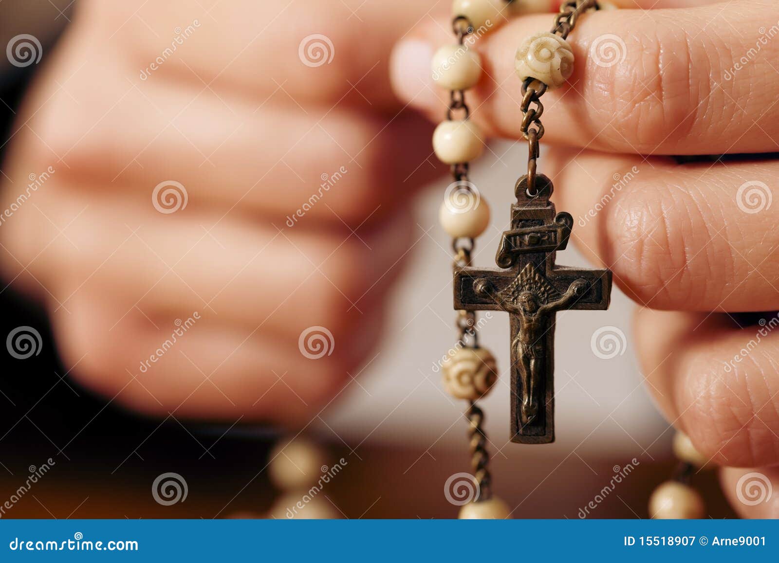 woman praying with rosary to god