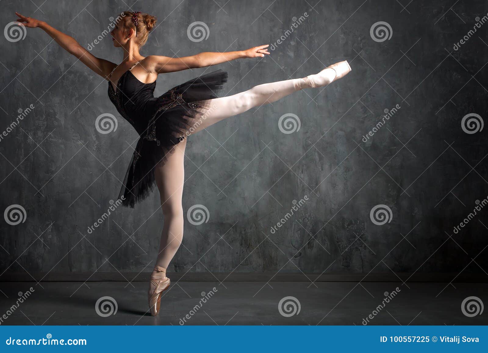 woman primer ballerina