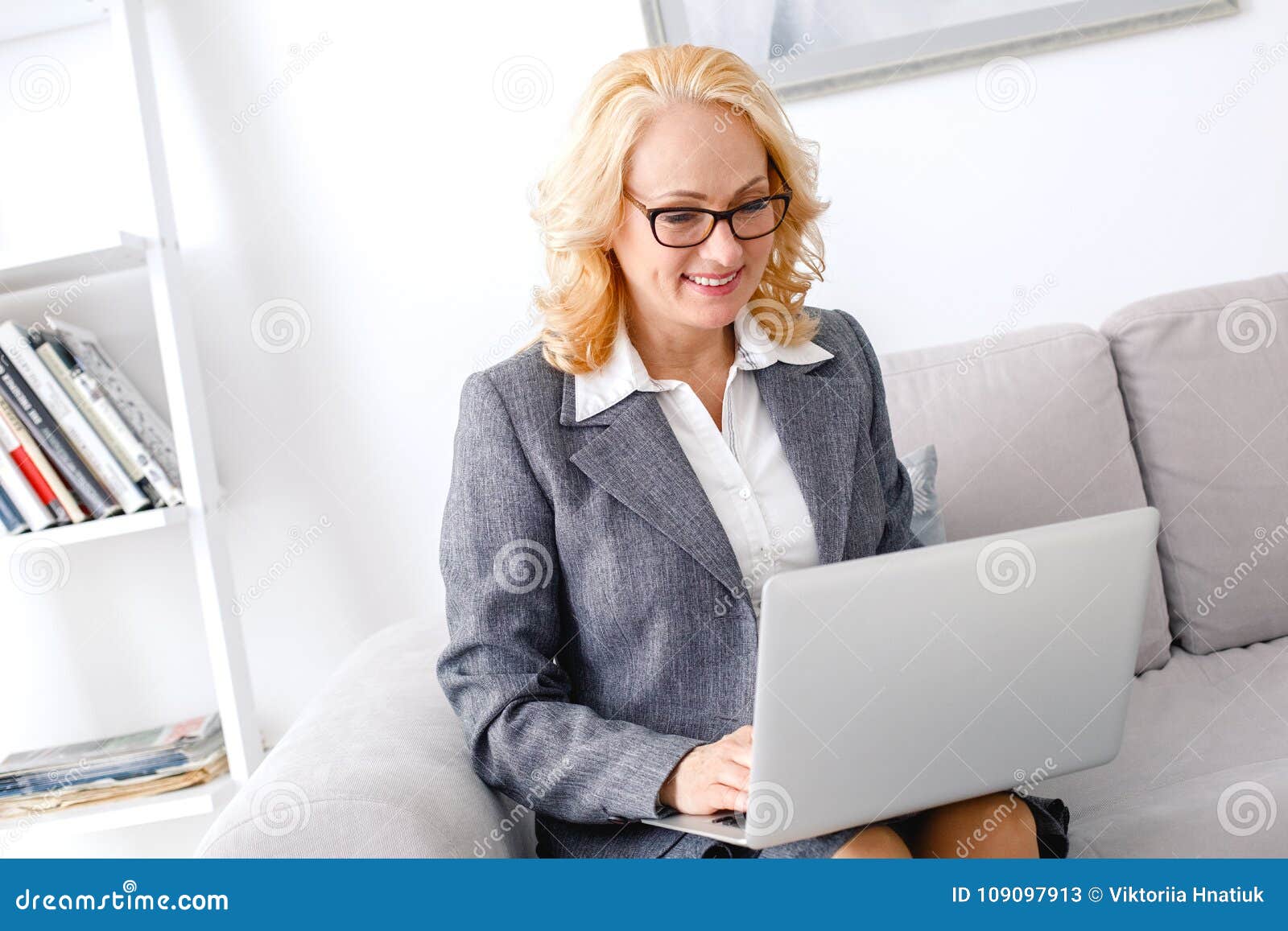 woman psychologist portrait sitting at casual home office online help